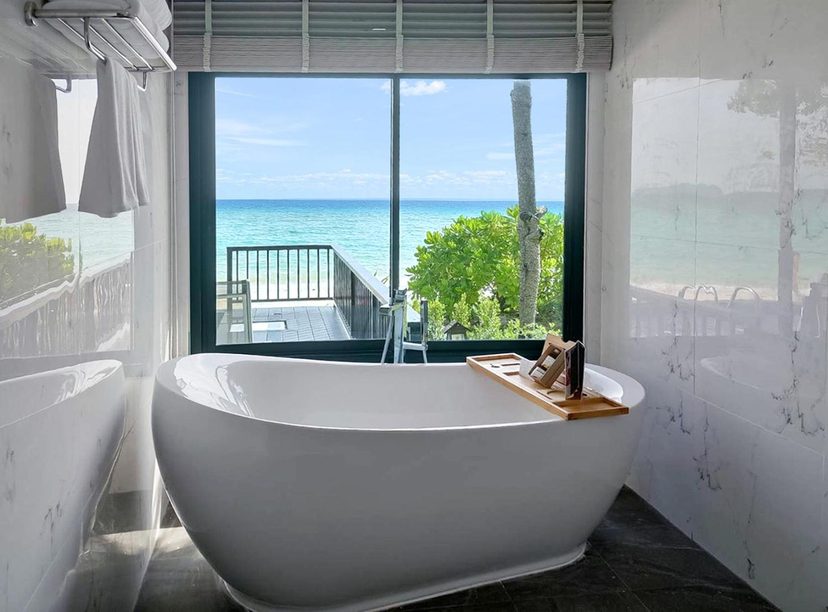 Beachfront Premier POOL - Photo 3