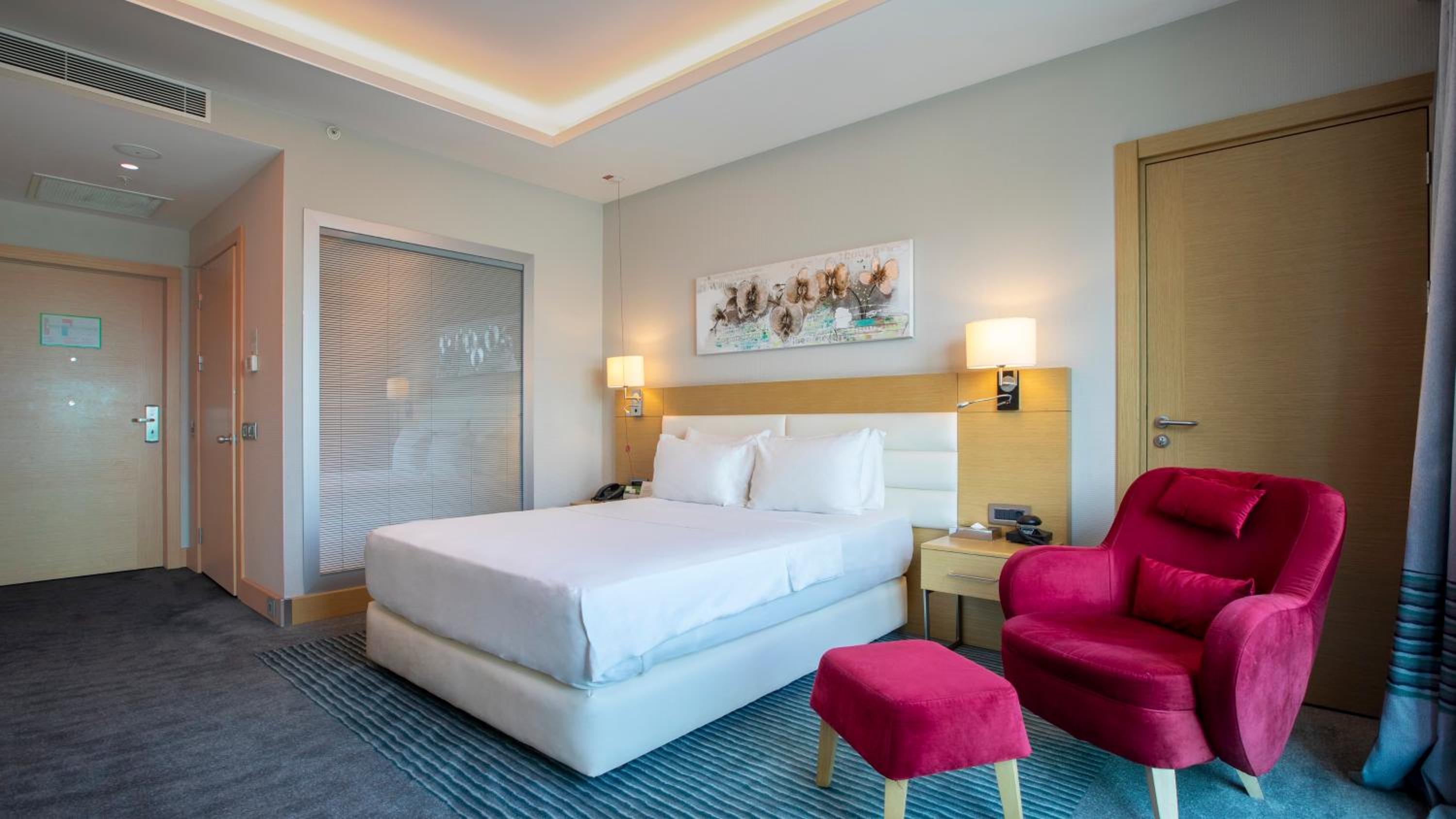 Standard King Room - Accessible photo 2