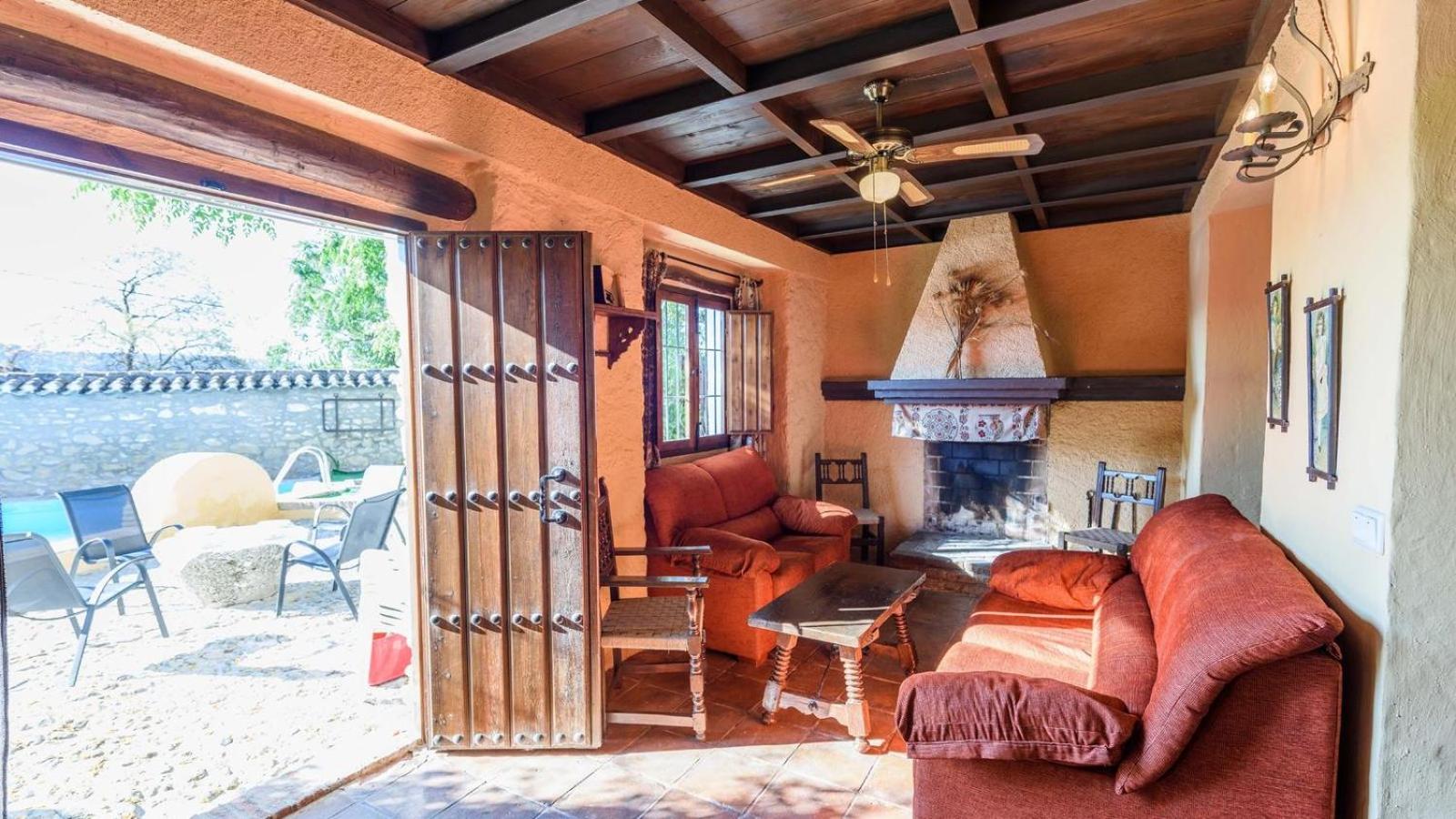 Three-Bedroom House photo 3