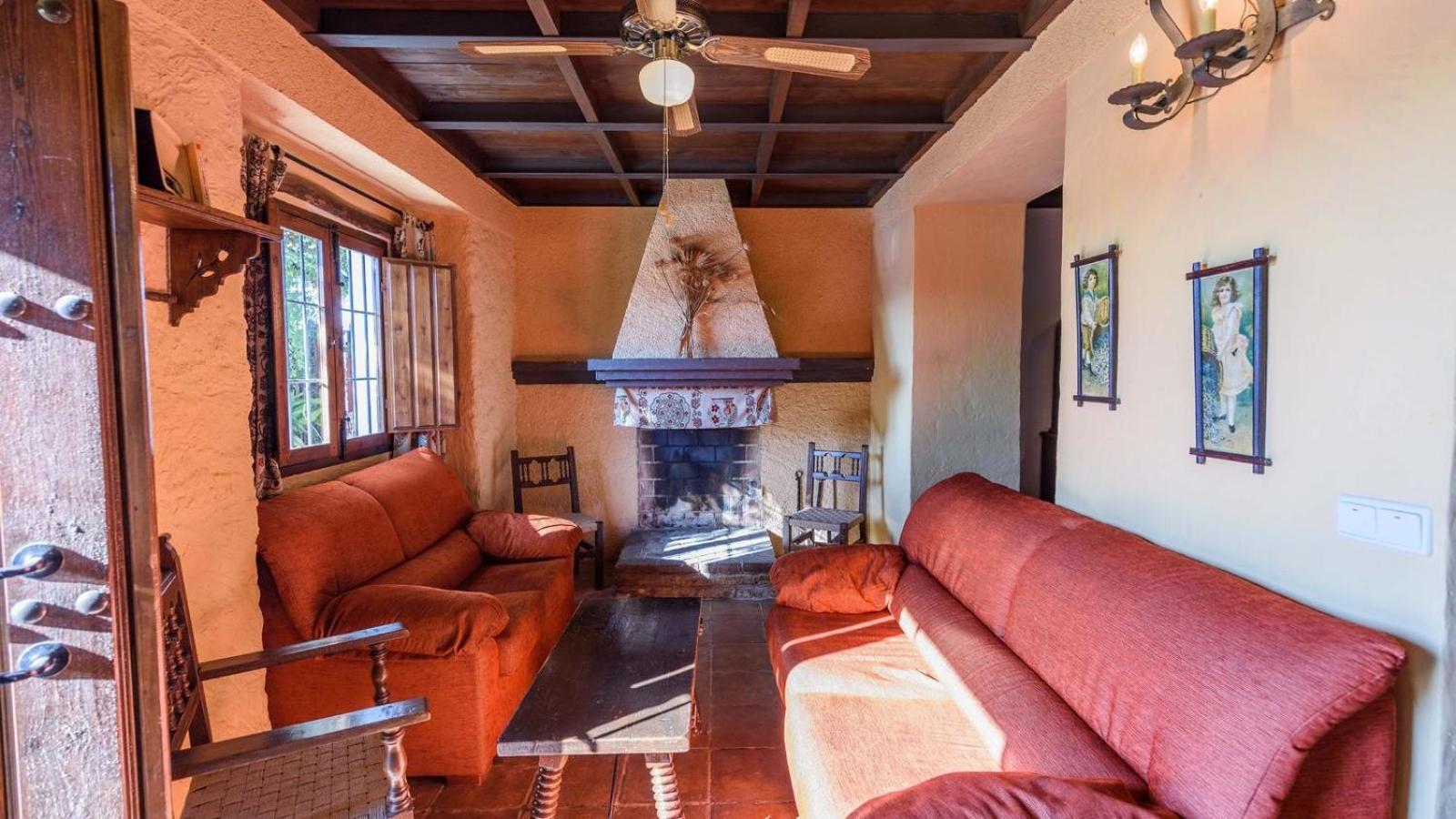 Three-Bedroom House photo 2