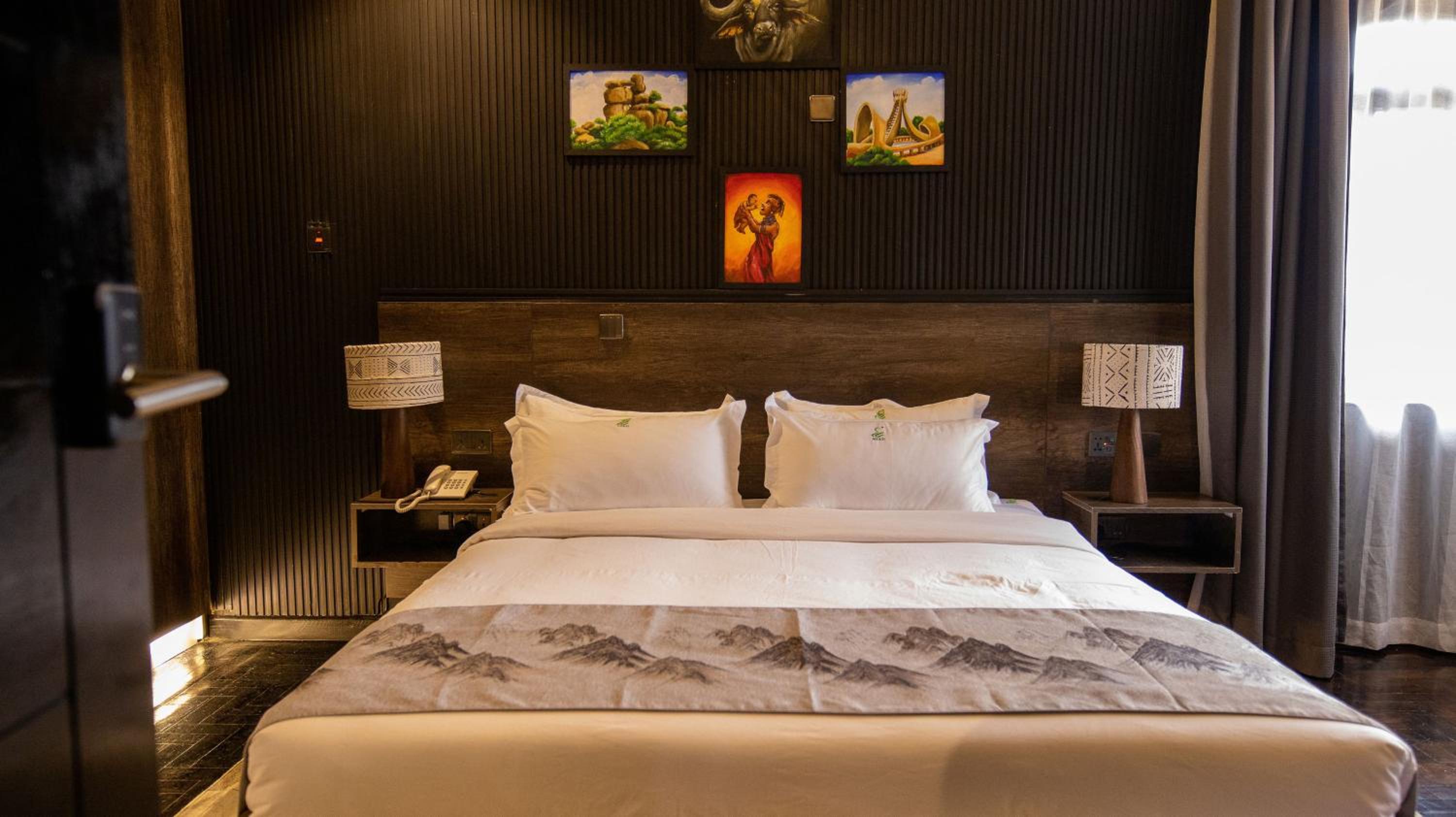 Deluxe Double Room (2 Adults + 1 Child) photo 3