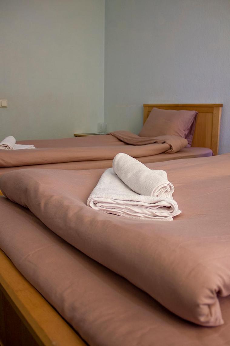 Twin Room with Private Bathroom - Photo 8