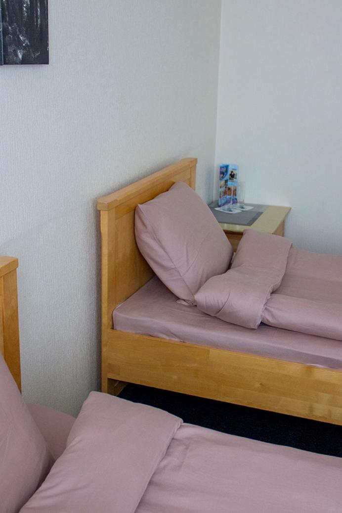 Twin Room with Private Bathroom - Photo 6