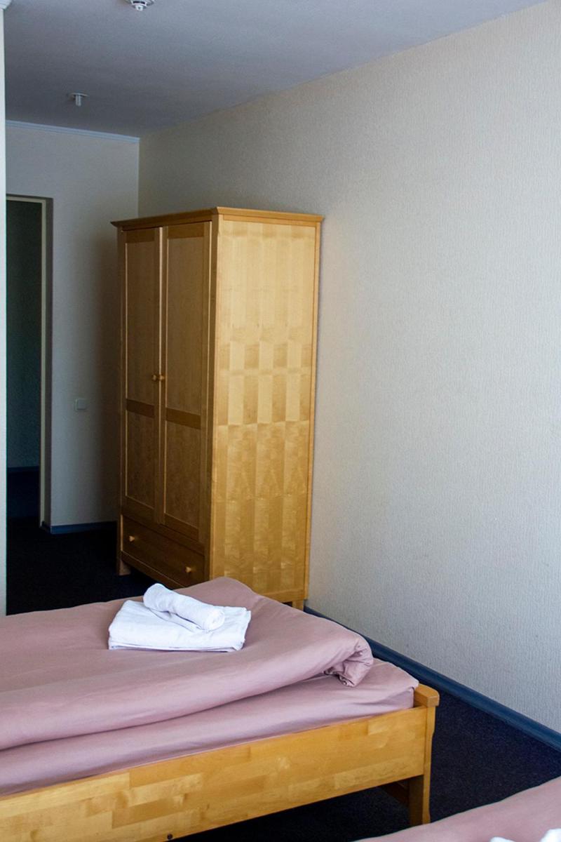 Twin Room with Private Bathroom - Photo 5