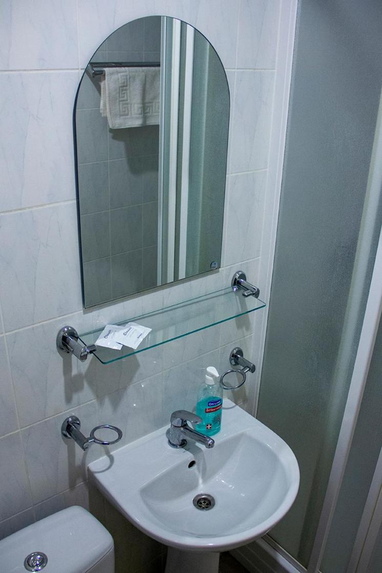 Triple Room with Private Bathroom - Photo 5