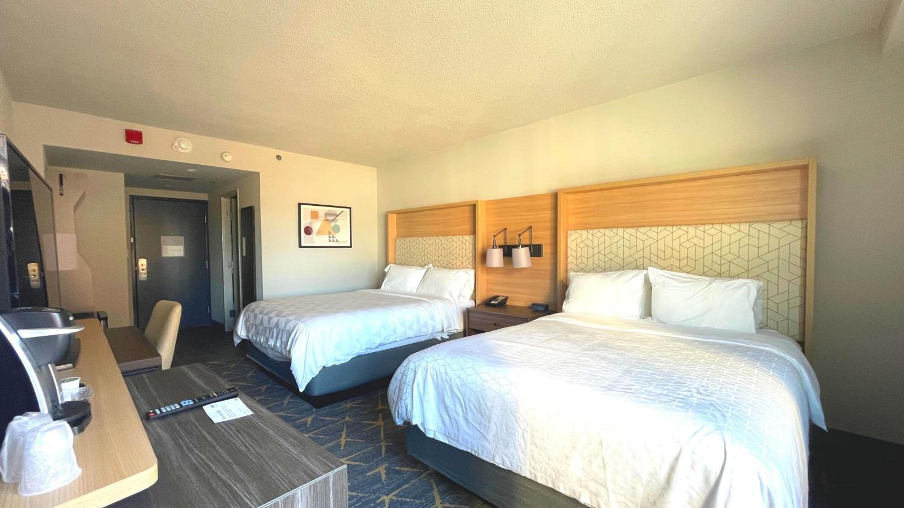 Standard Room with Two Queen Beds - Photo 2