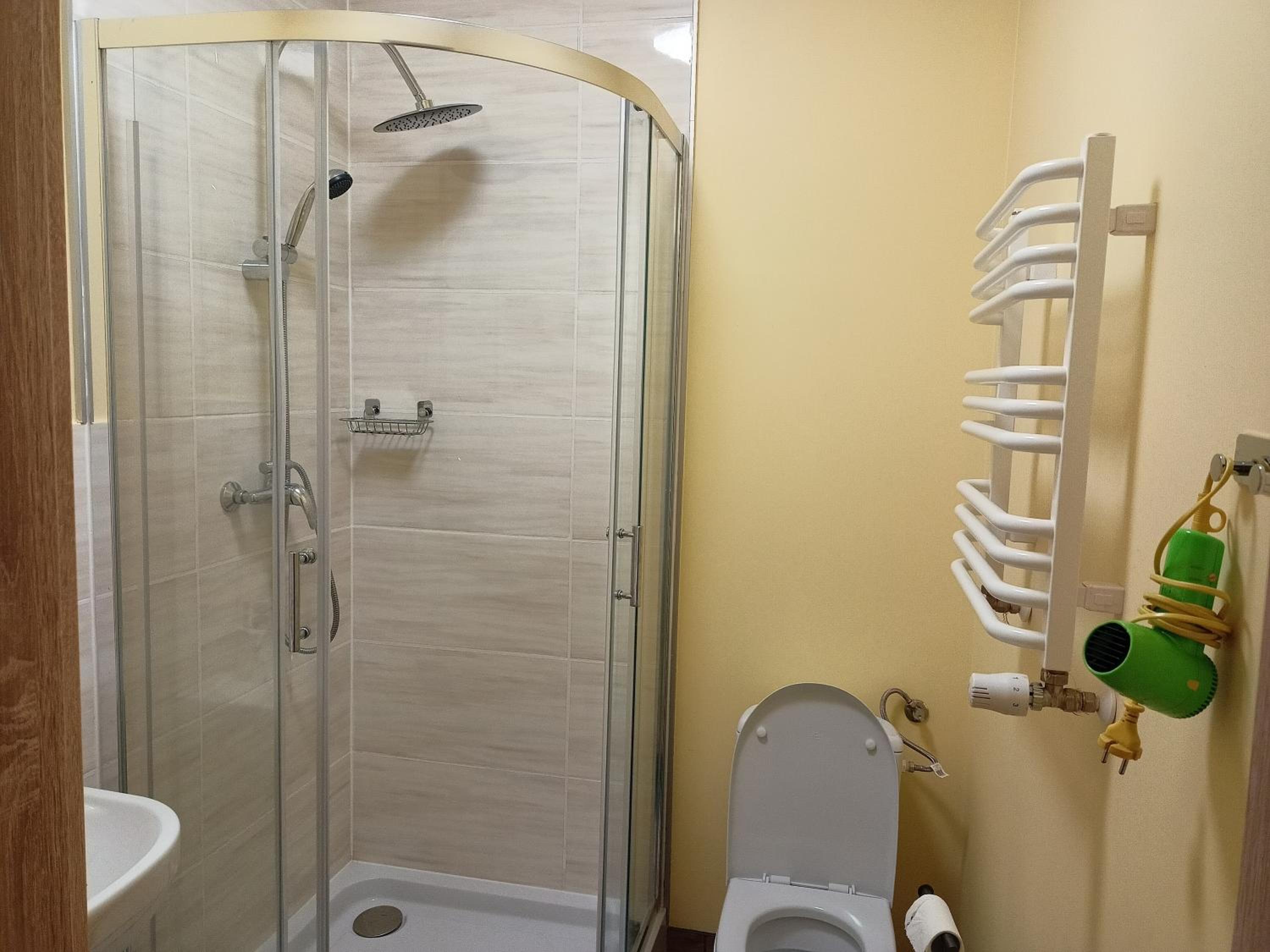 Premium Quadruple Room - Photo 8