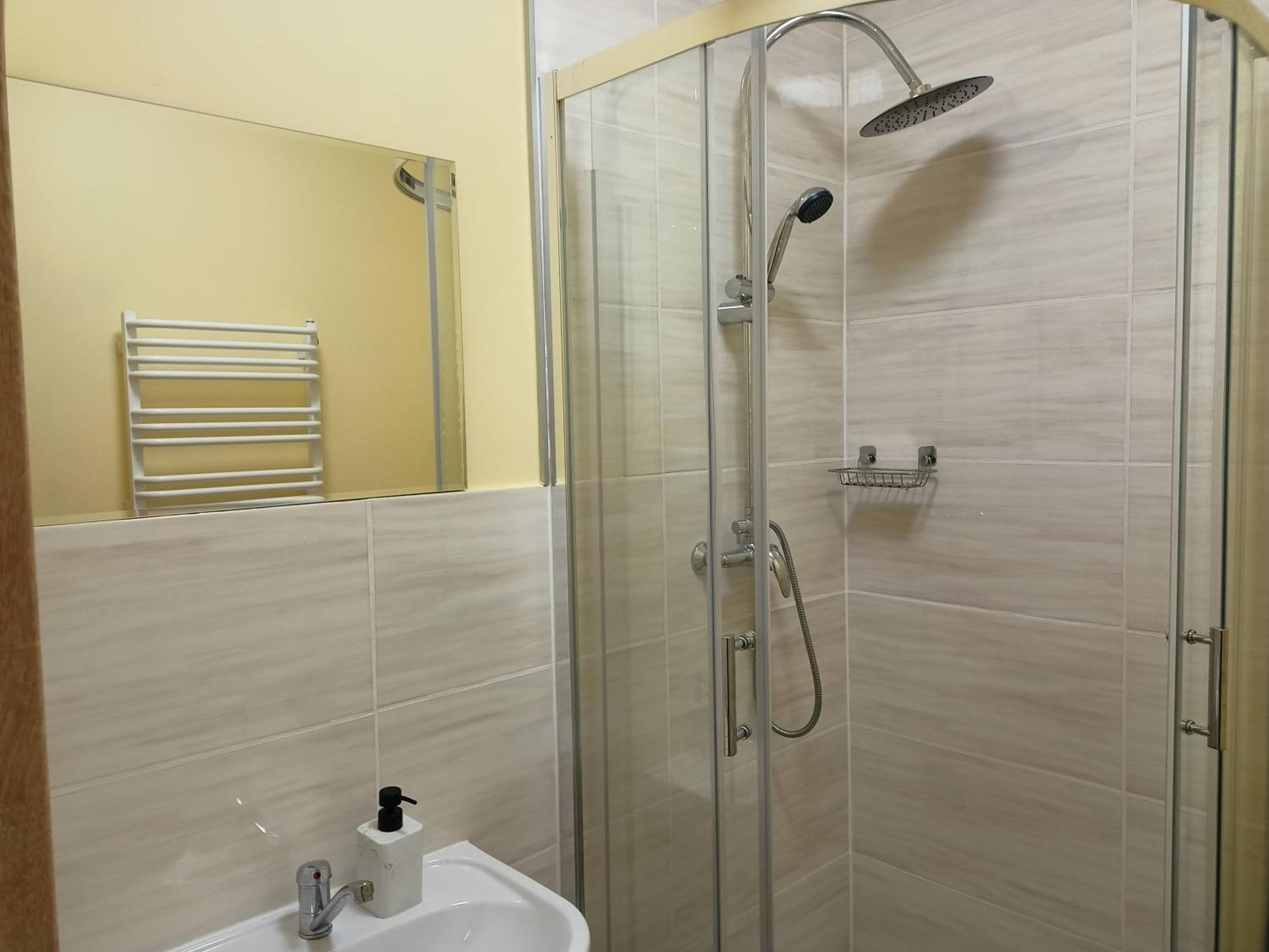 Premium Quadruple Room - Photo 7