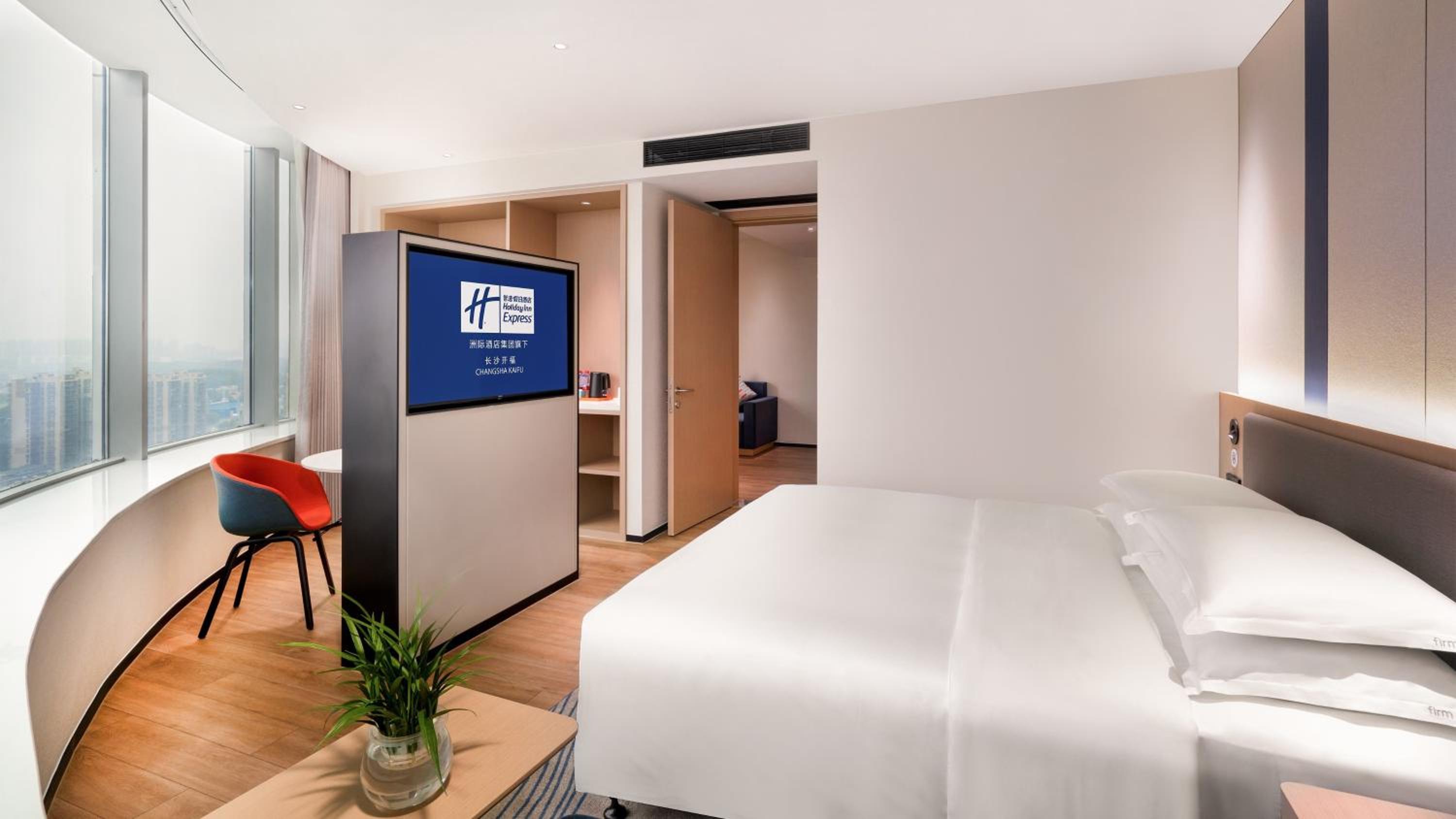 King Suite with River View  - Photo 4