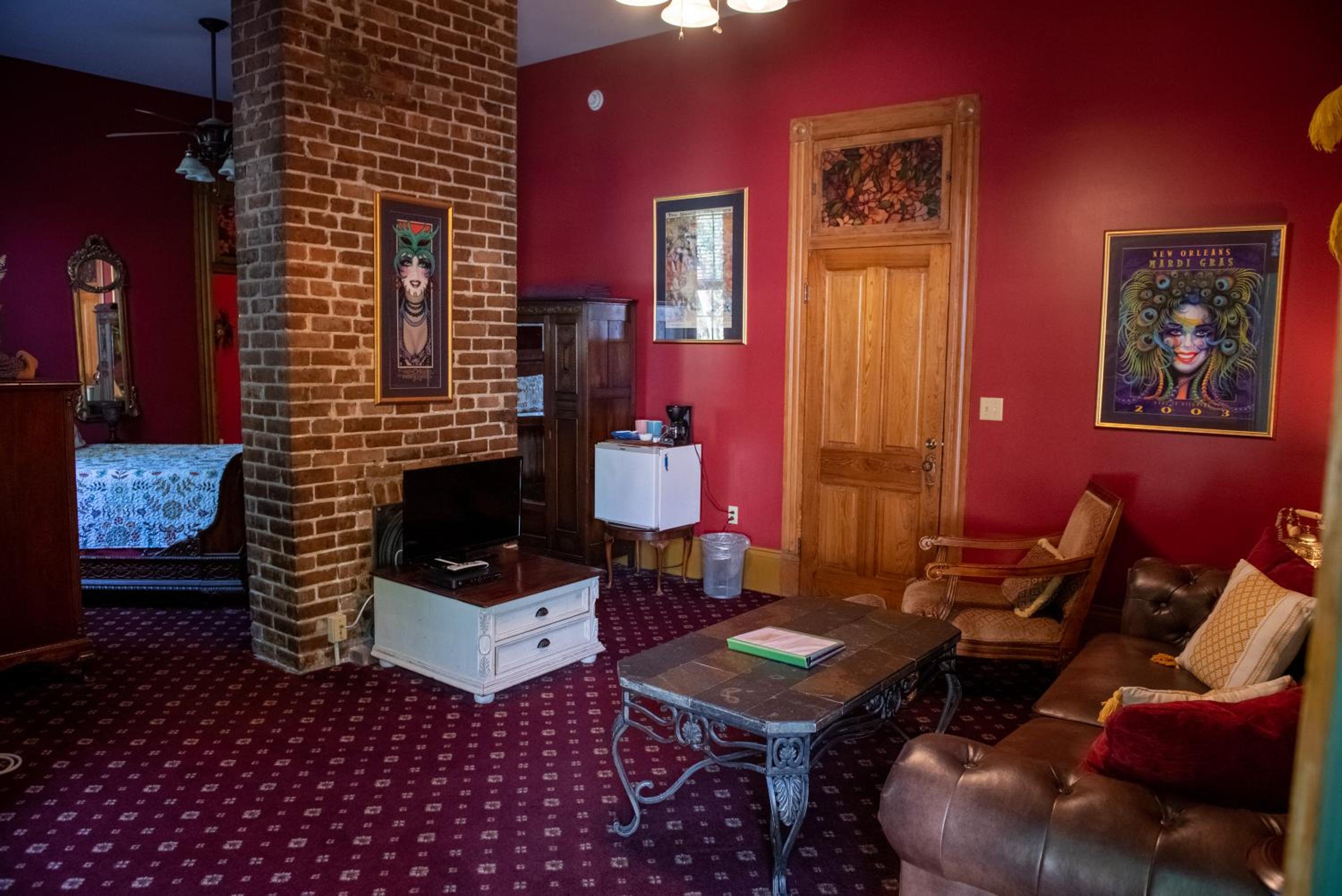 Queen Suite - Photo 2