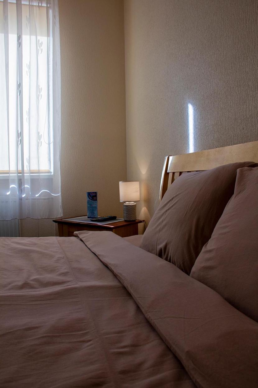 Double Room with Private Bathroom - Photo 12