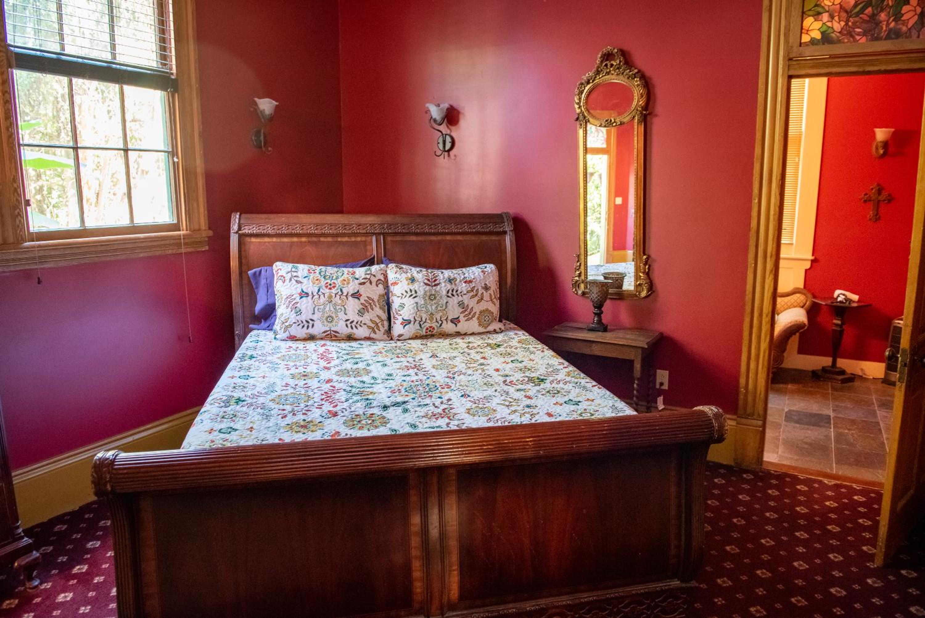 Queen Suite - Photo 4