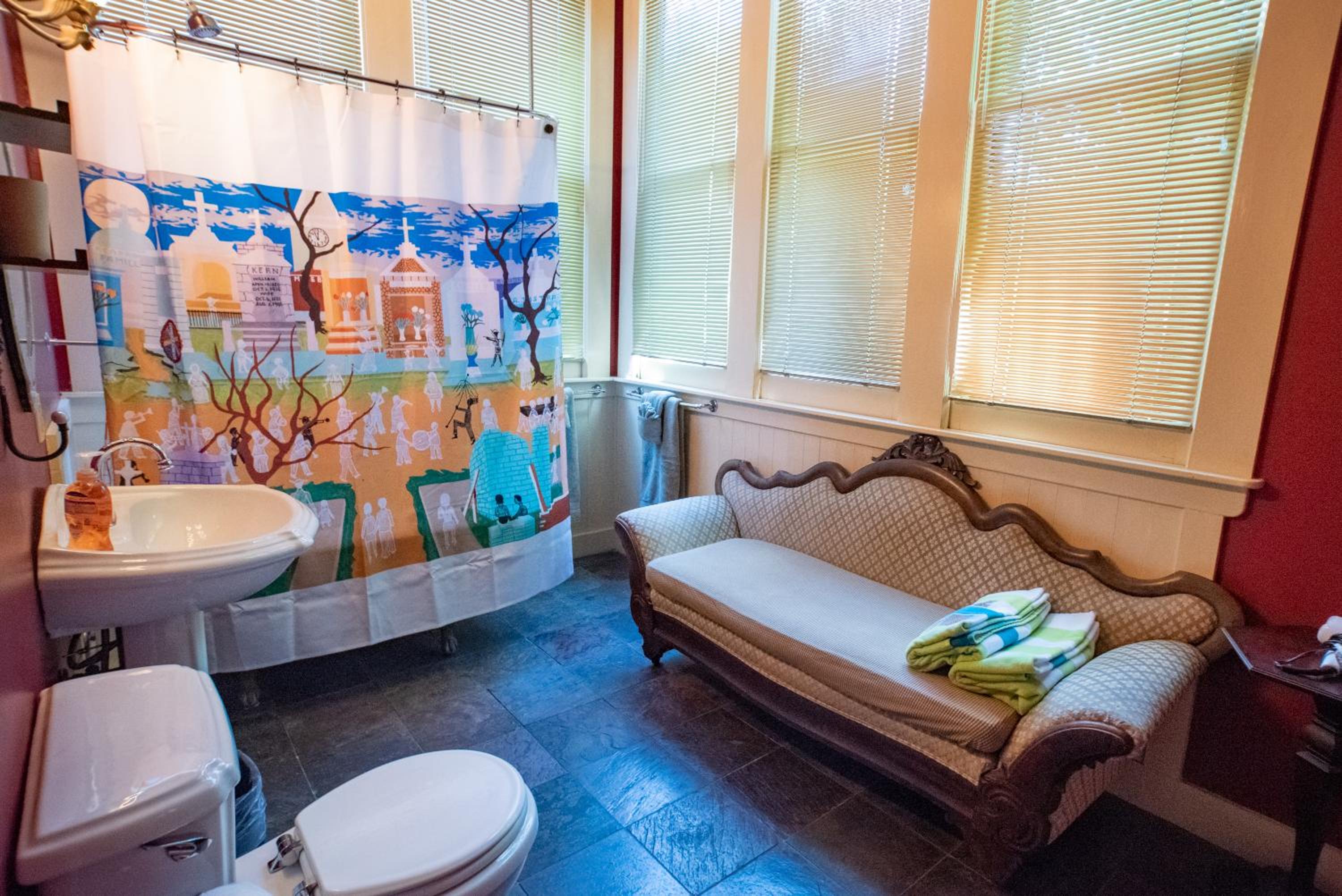 Queen Suite - Photo 6