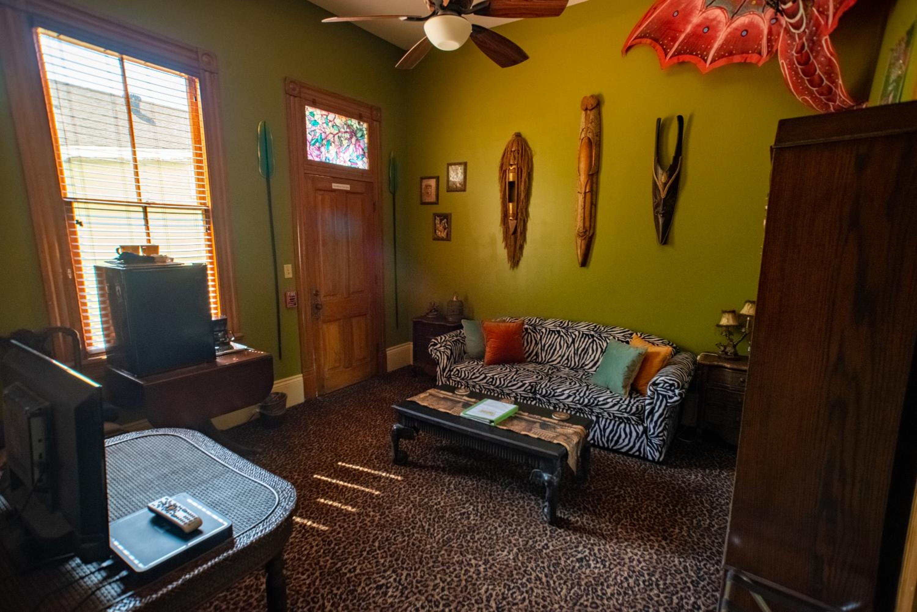 Deluxe Suite - Photo 6