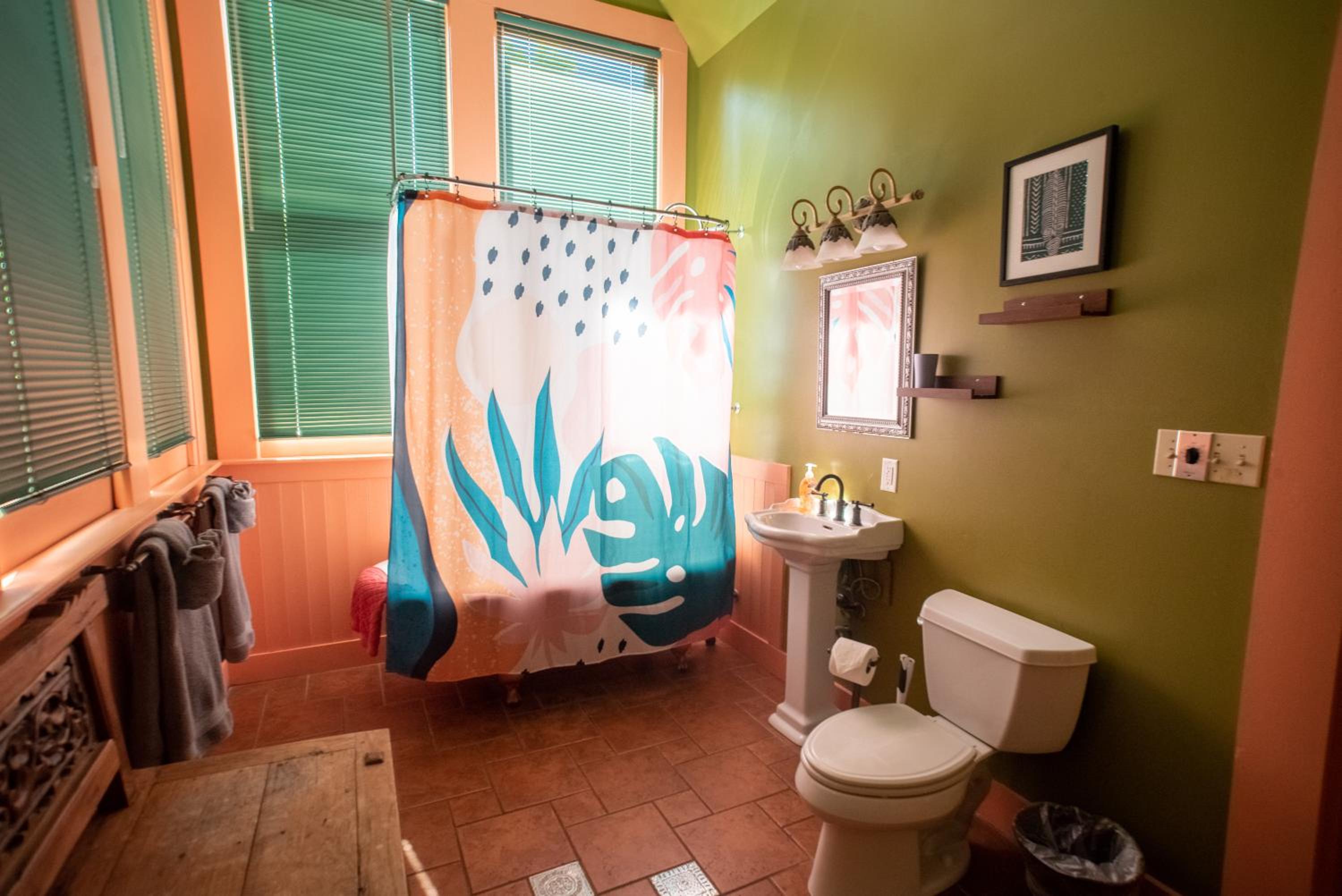 Deluxe Suite - Photo 7