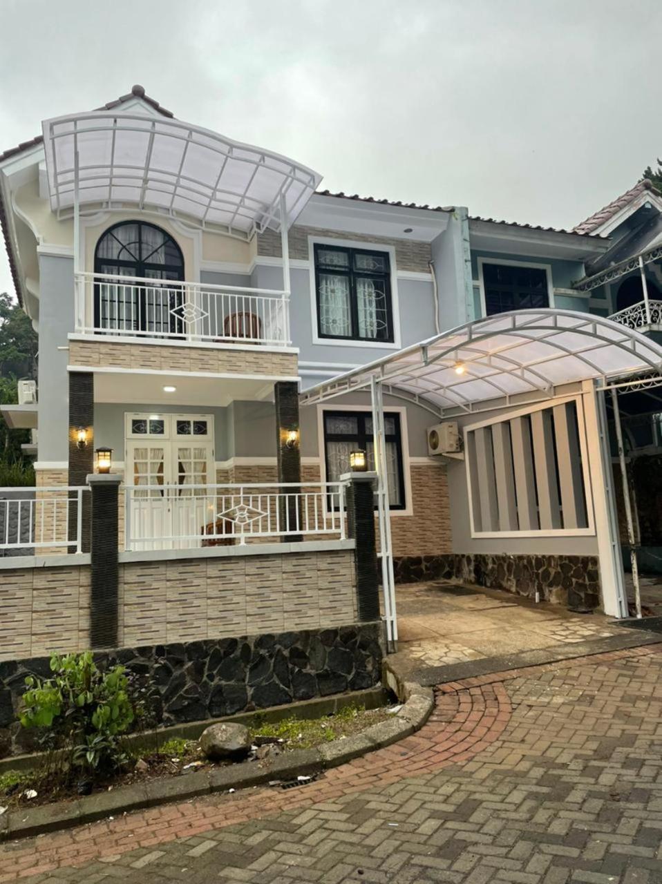 Three-Bedroom Villa - Photo 10