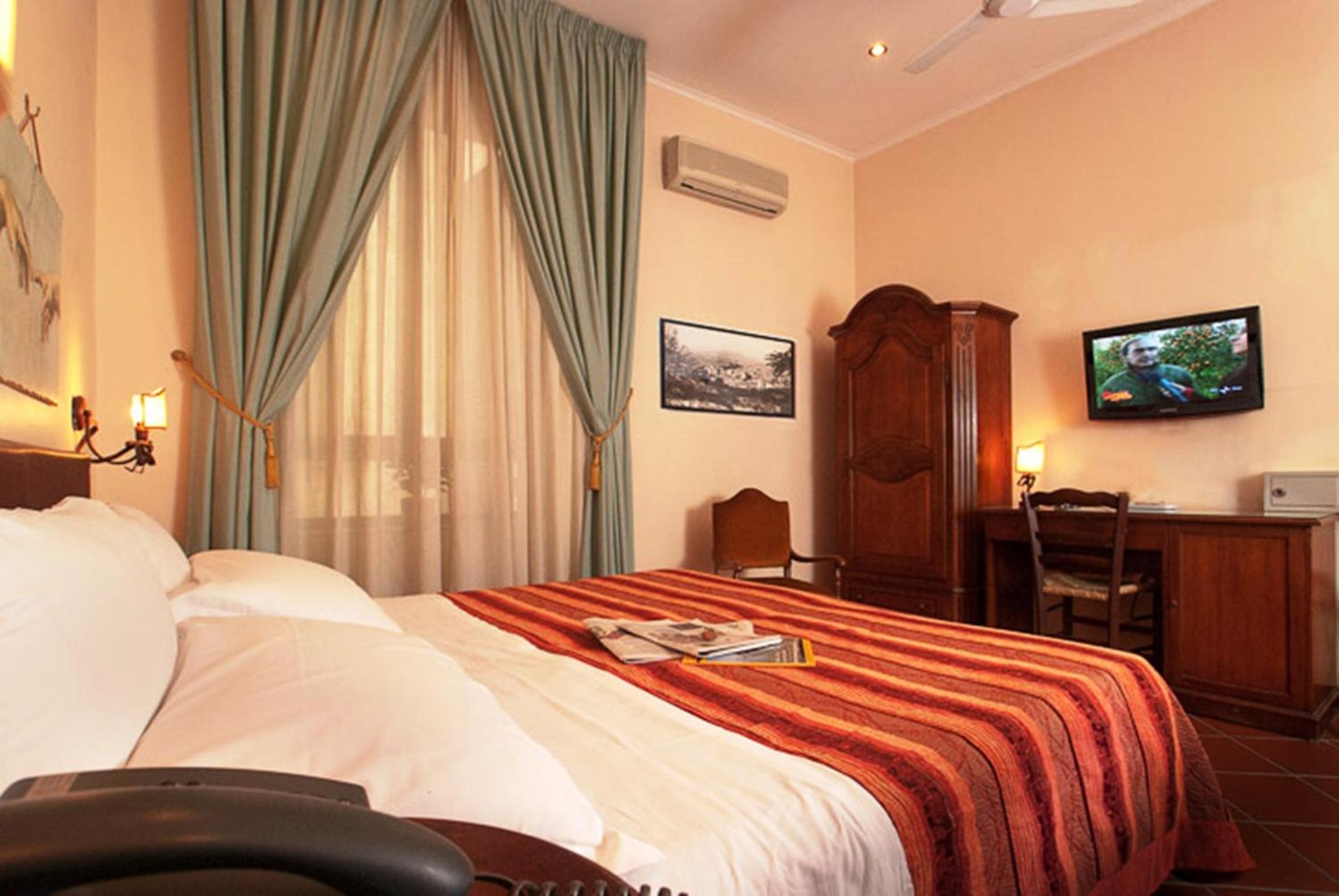Double or Twin Room - Photo 8