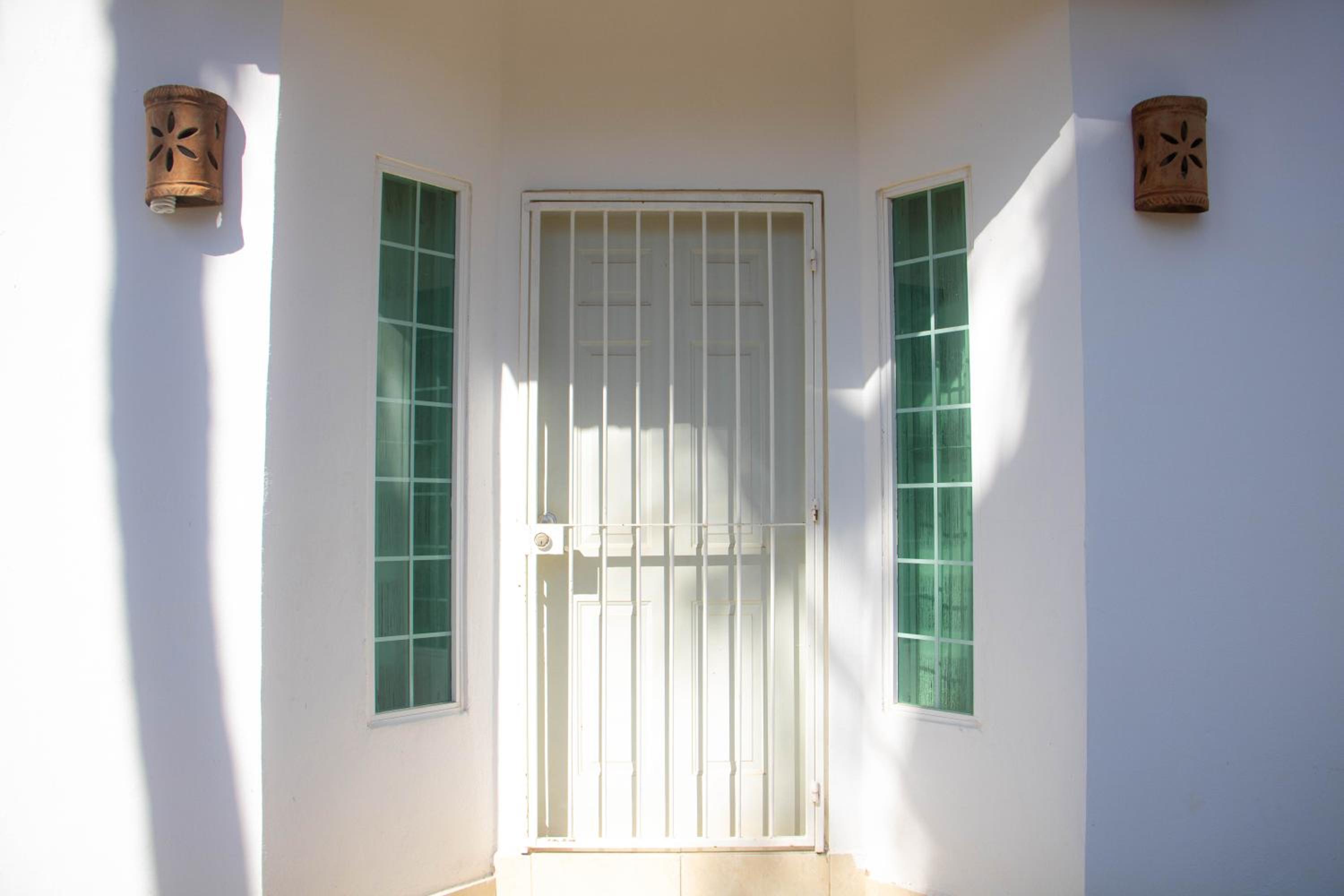 Three-Bedroom House - Photo 9
