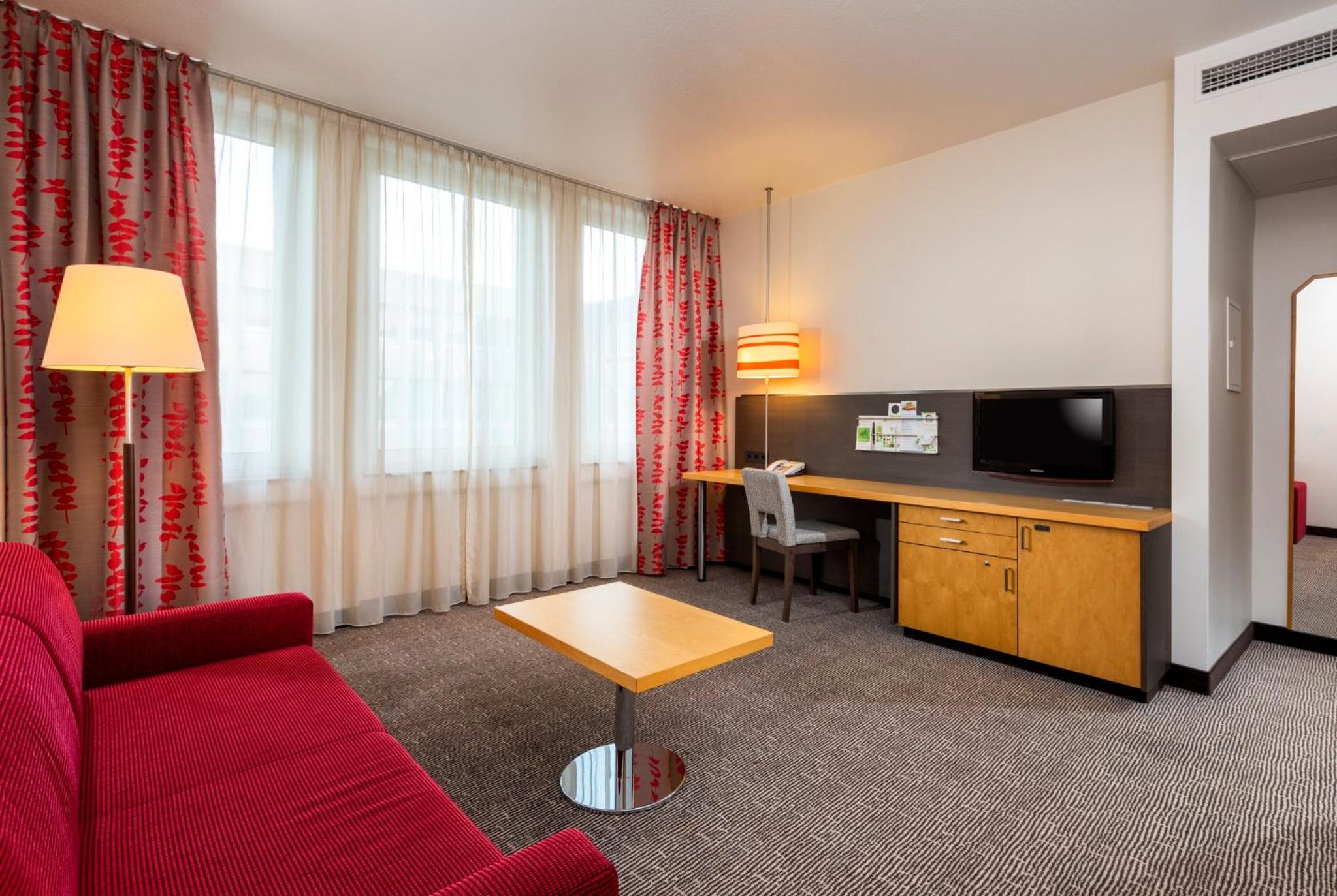 One-Bedroom Suite with Sofa Bed - Photo 5