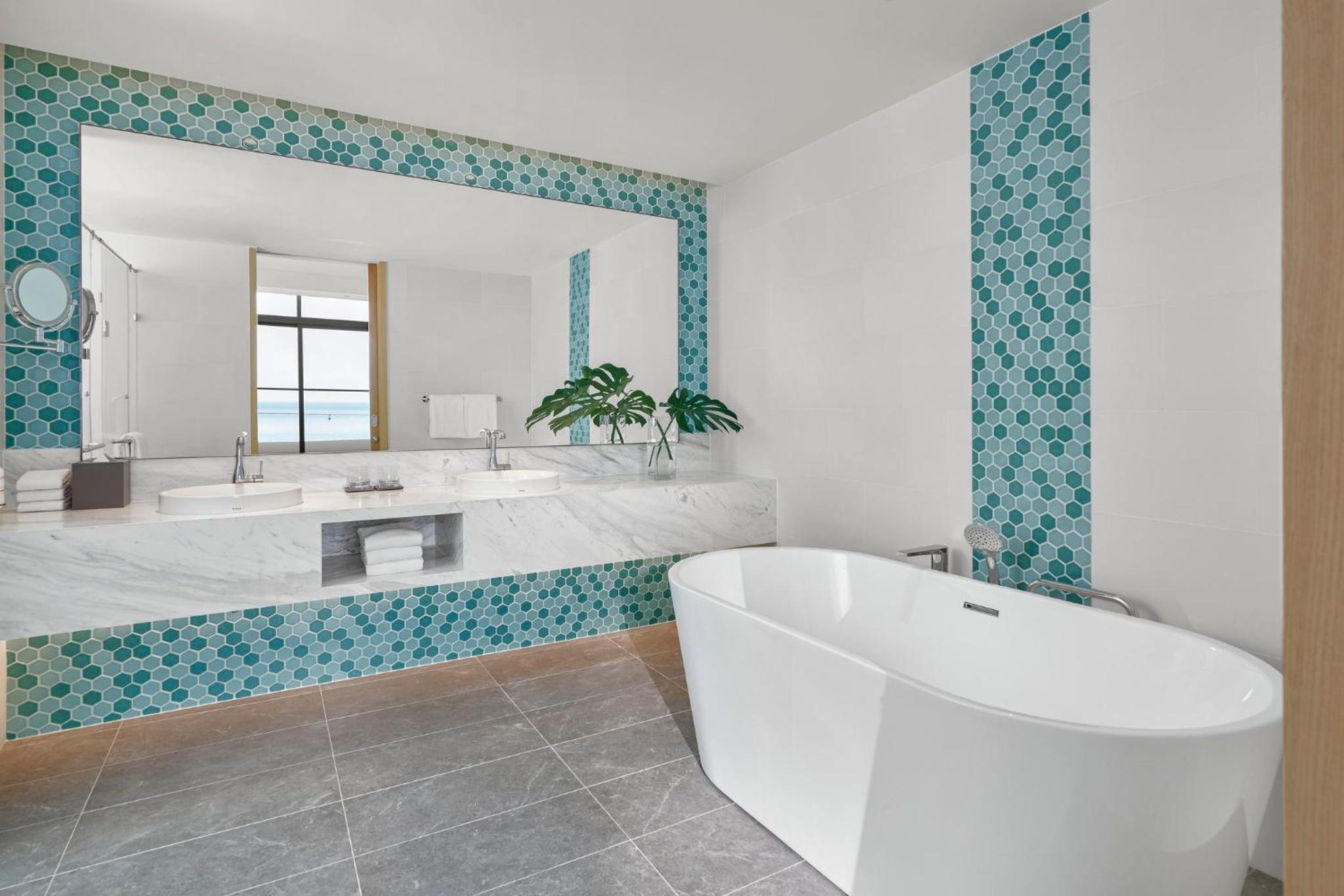 Two-Bedroom Suite with Sea View - Smoking - Photo 3