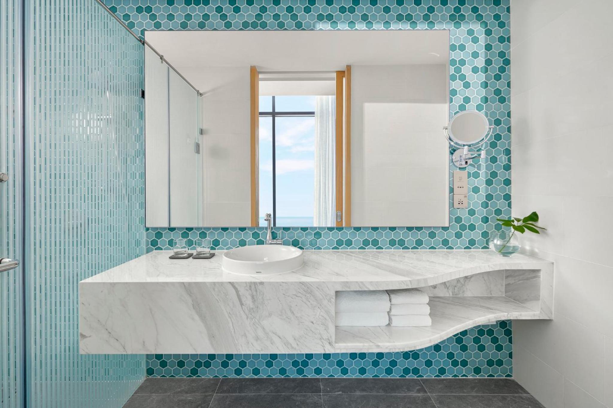 Two-Bedroom Suite with Sea View - Smoking - Photo 4