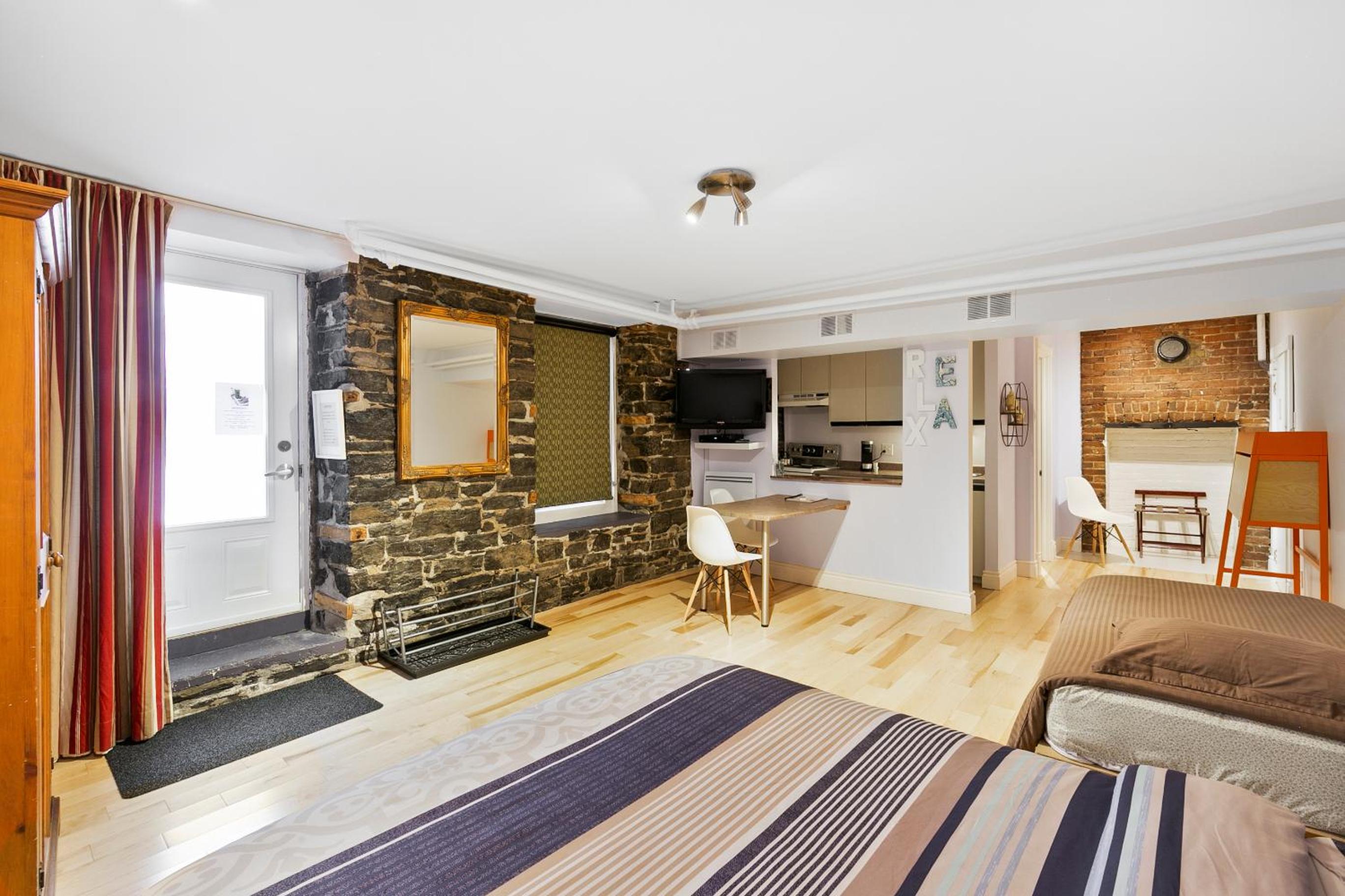 Studio with Kitchen - Photo 1