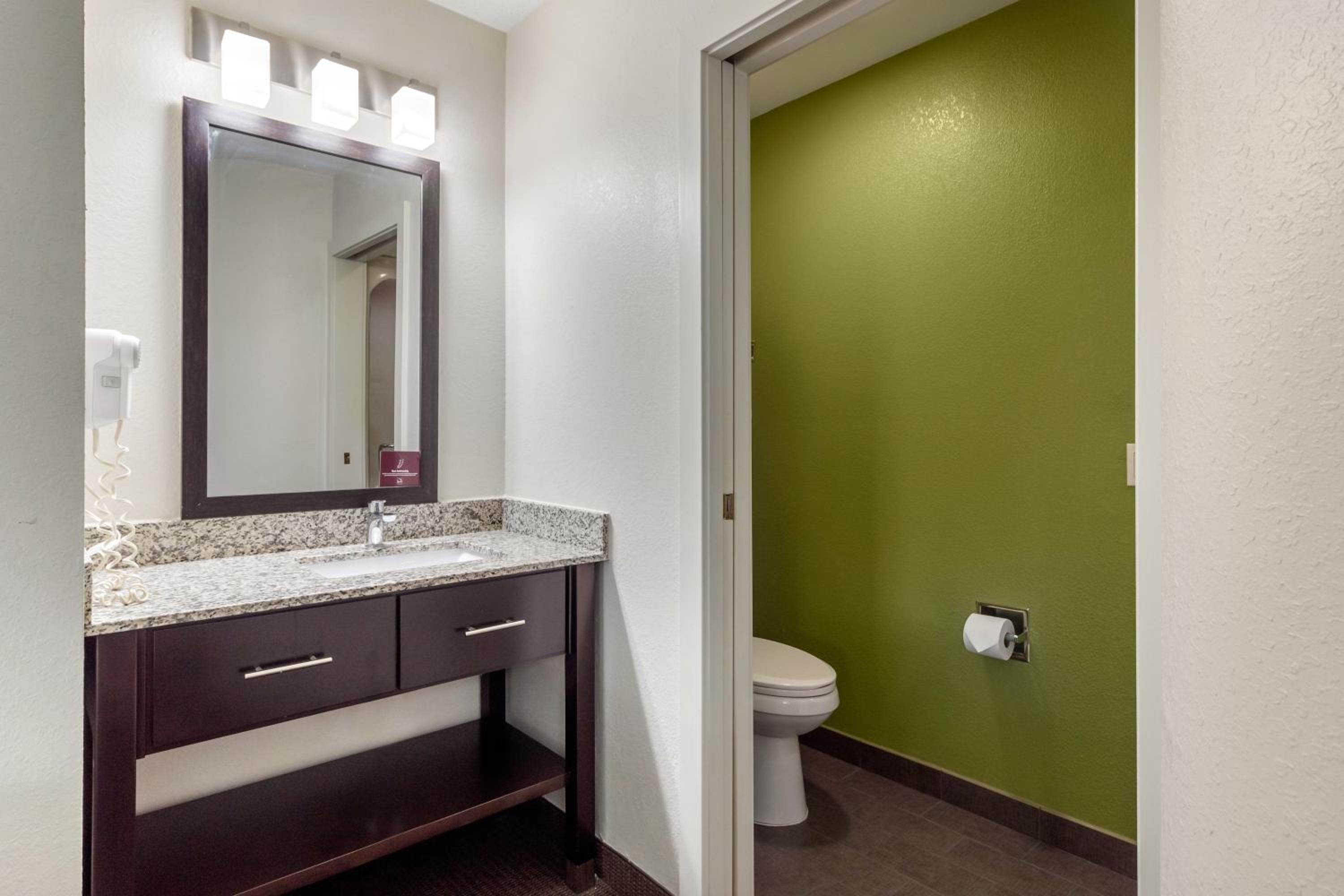 King Room - Non-Smoking - Photo 3