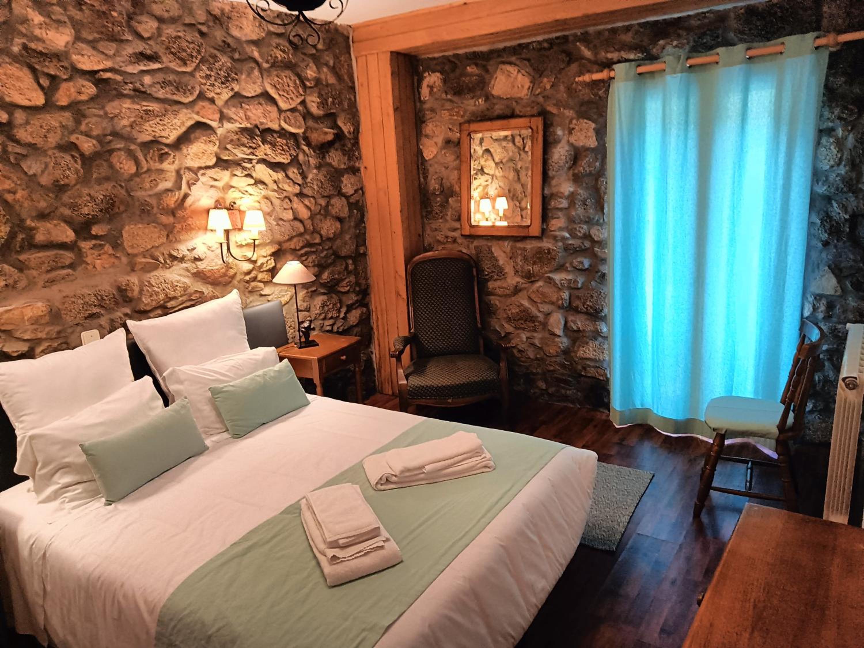 Family Room (2 Adults + 2 Children)