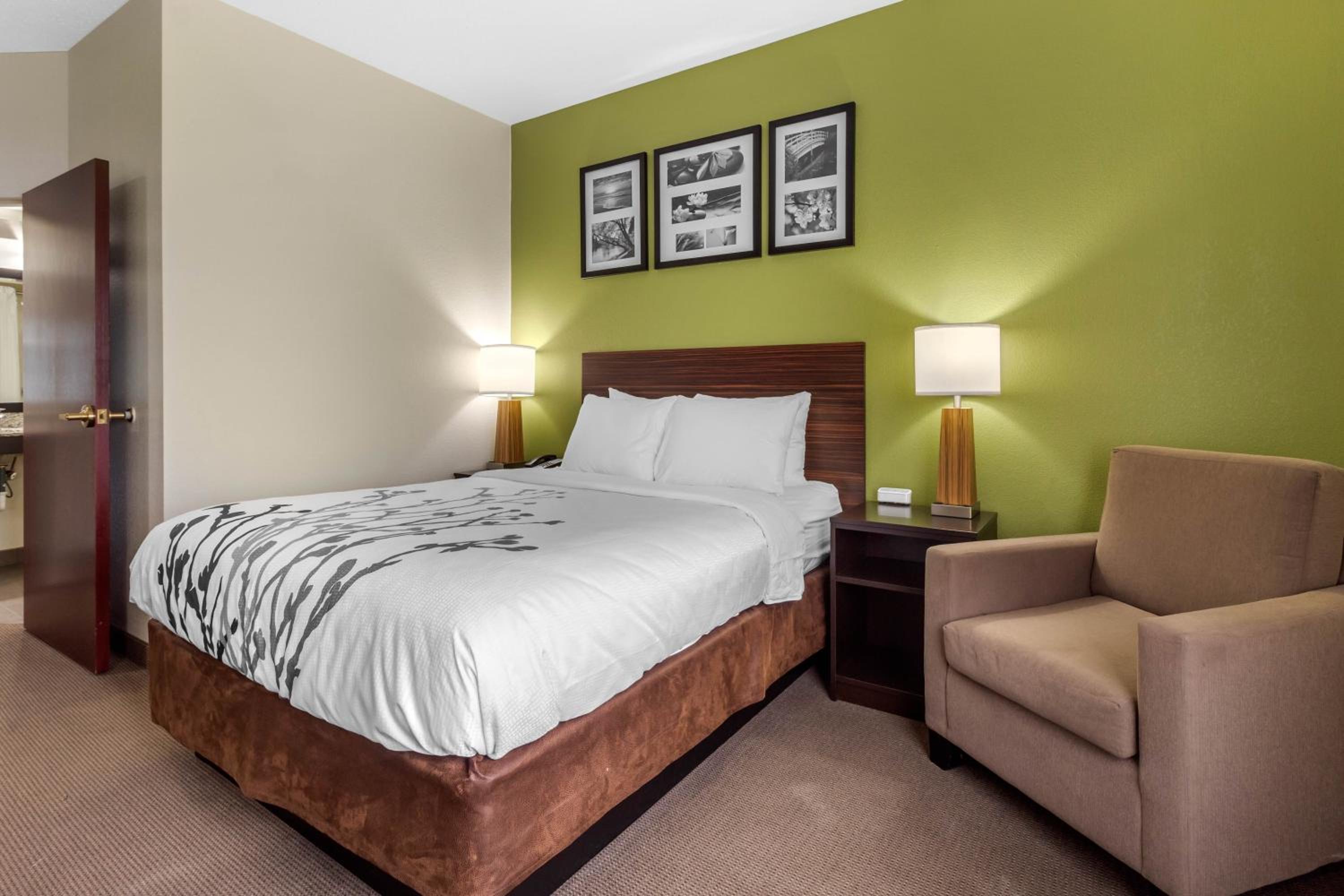 Double Room - Accessible/Non-Smoking - Photo 1