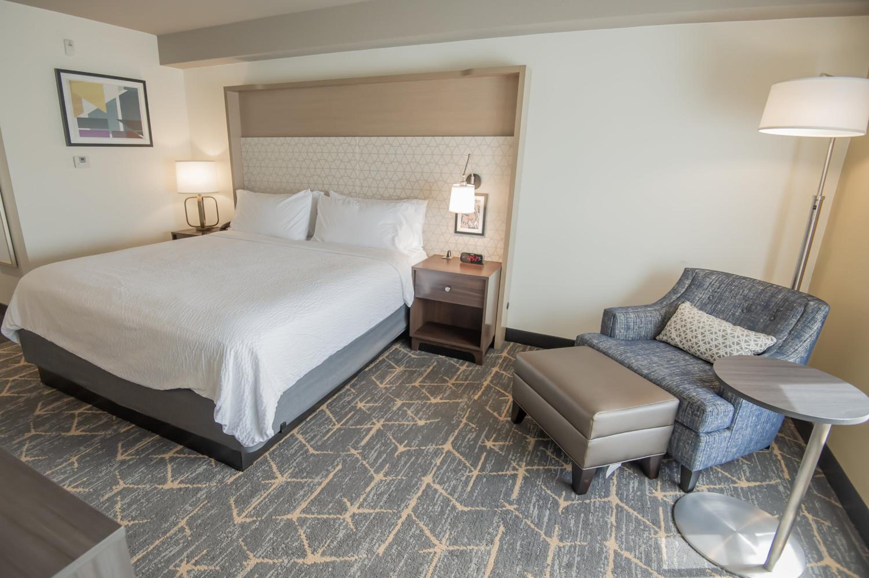 Standard King Room - Photo 4