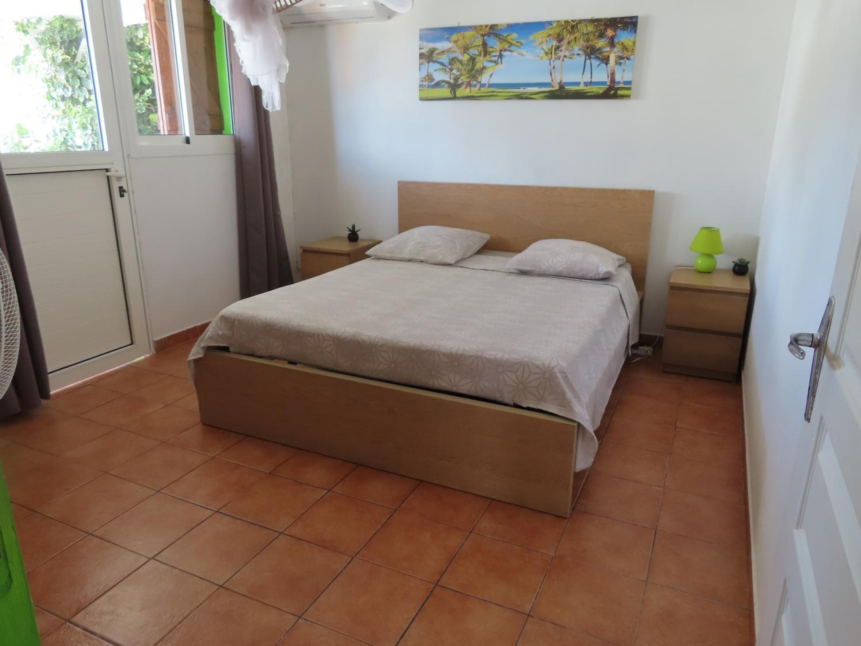 One-Bedroom Apartment - Photo 3