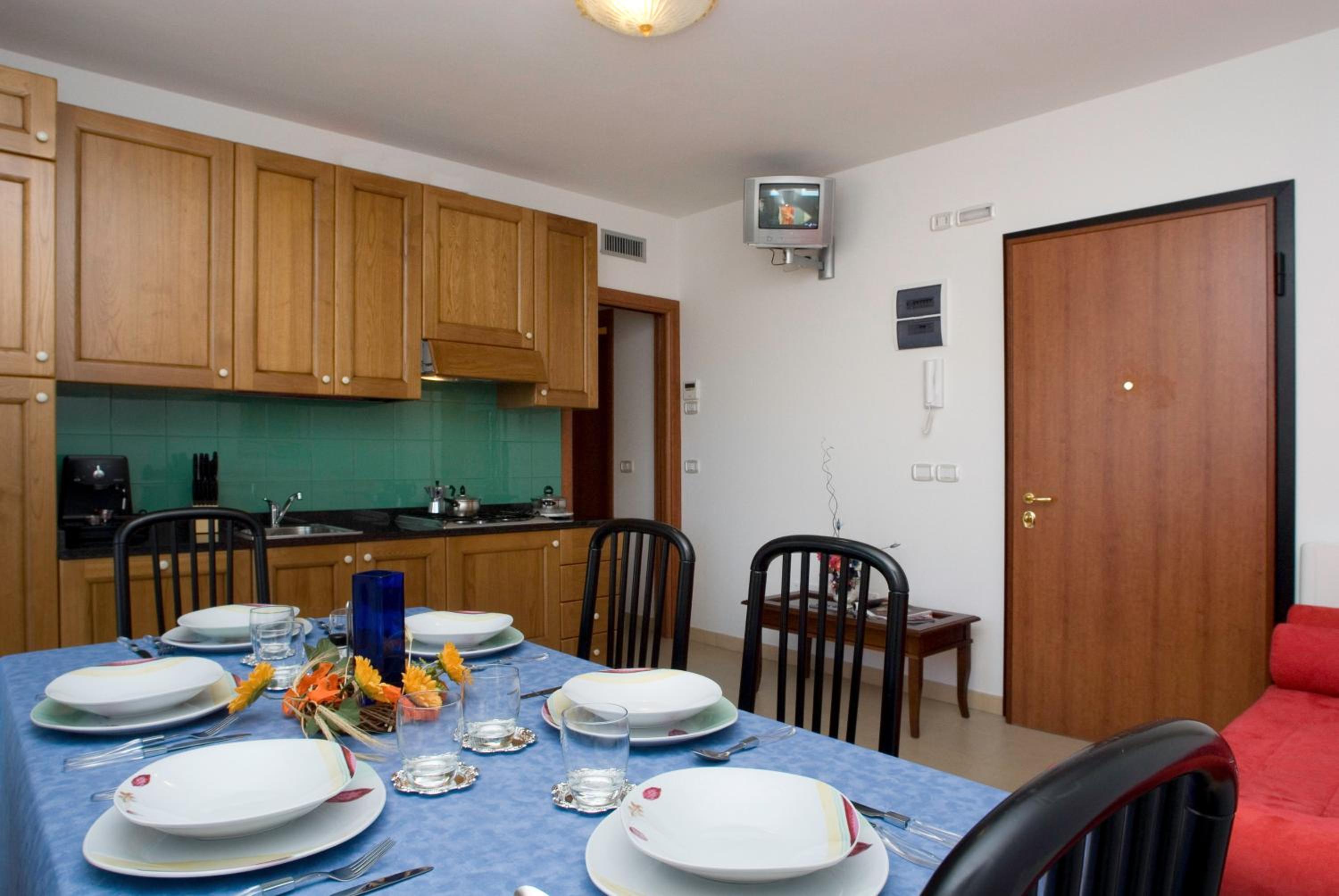 Two-Bedroom Apartment (6 Adults) photo 3