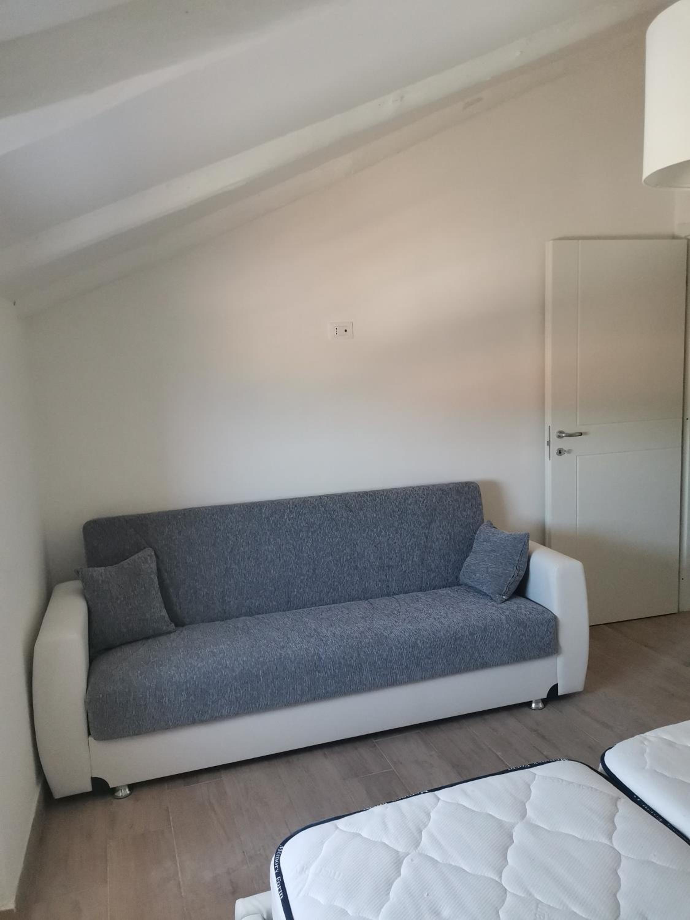 Apartment with Sea View - Photo 7