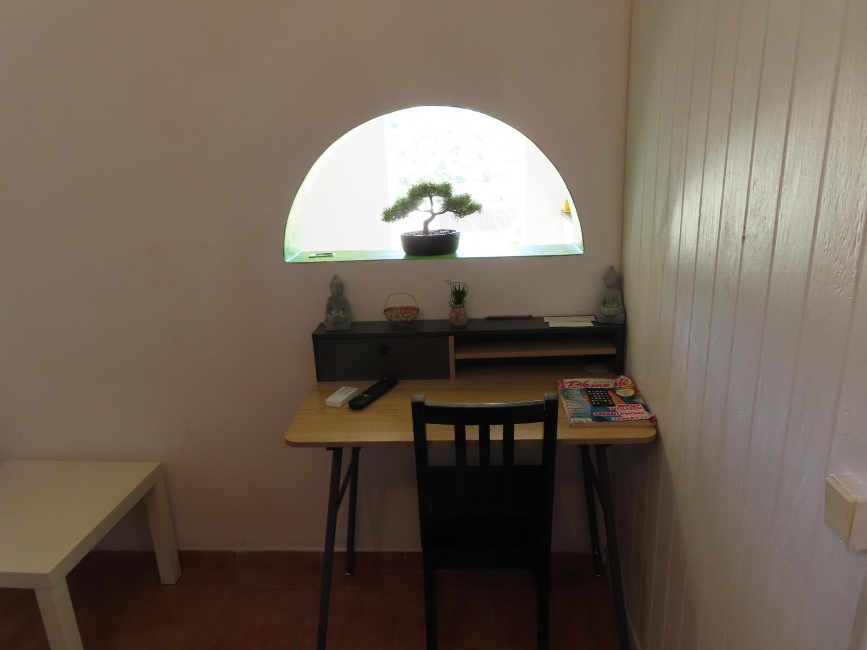 One-Bedroom Apartment - Photo 2