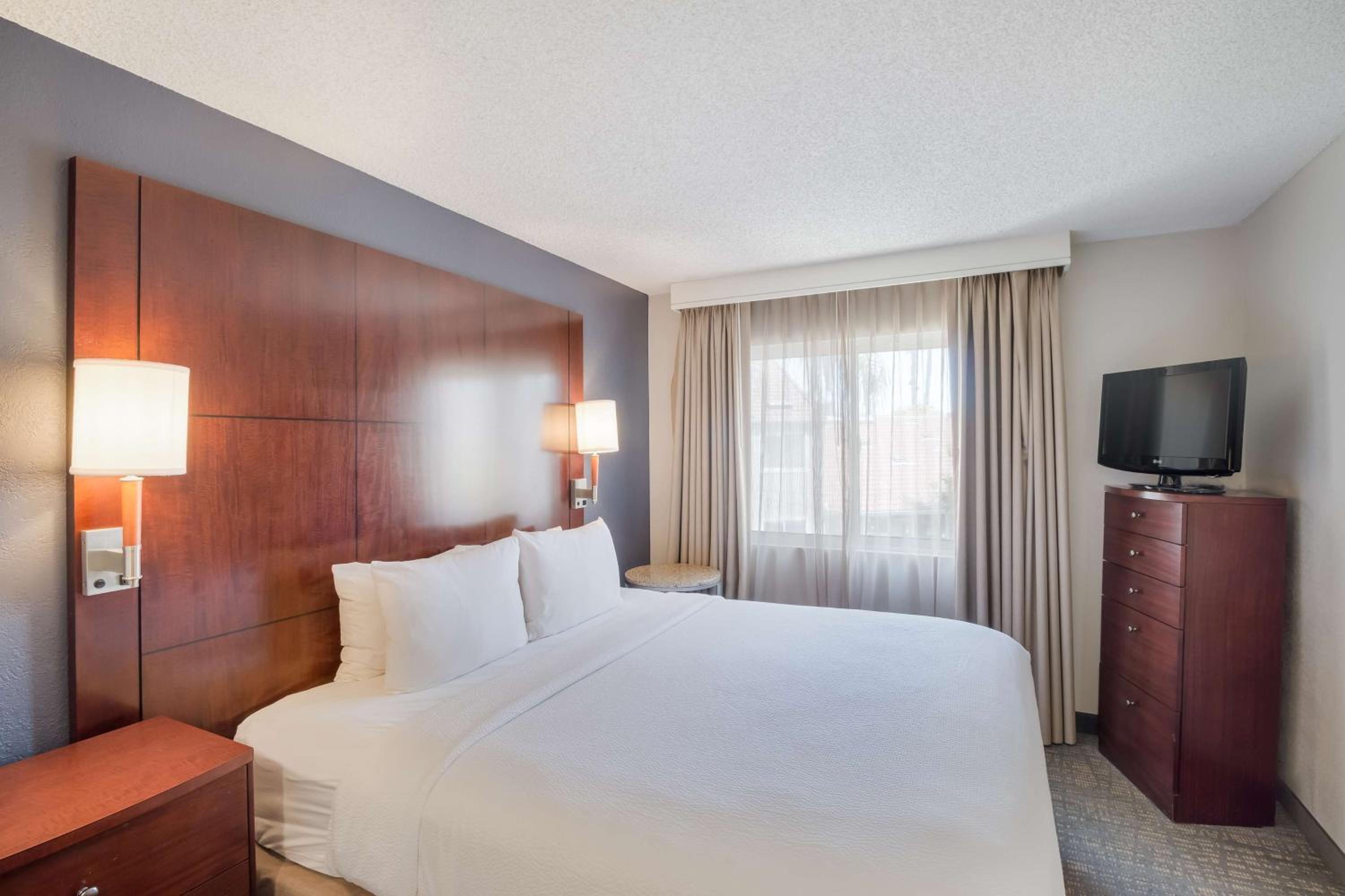 Two Bedroom Suite  with Two King Beds - Photo 5