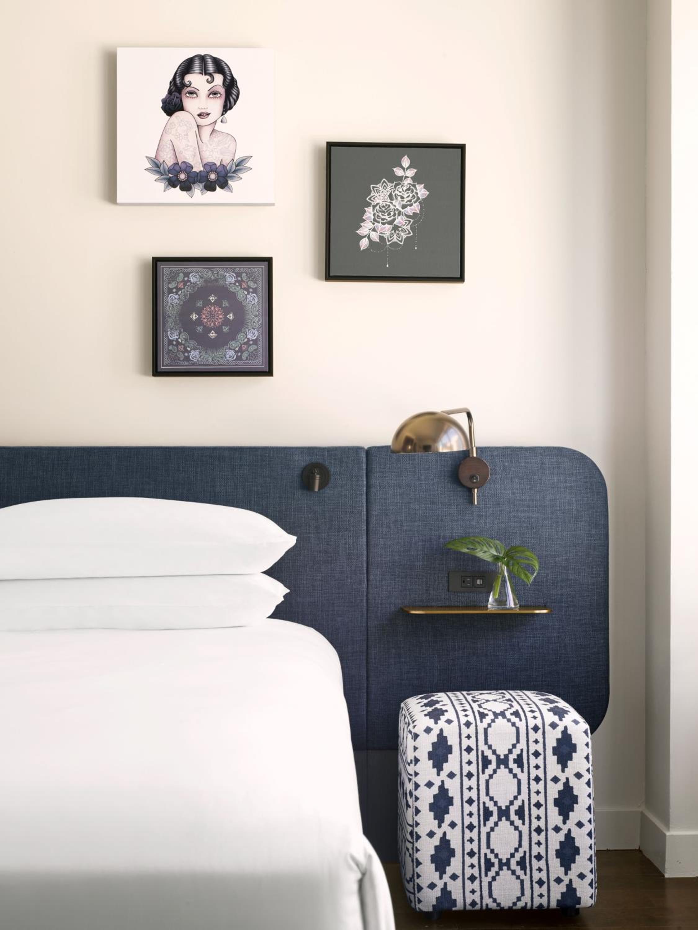 Premium King Room with Balcony and City View - Photo 8