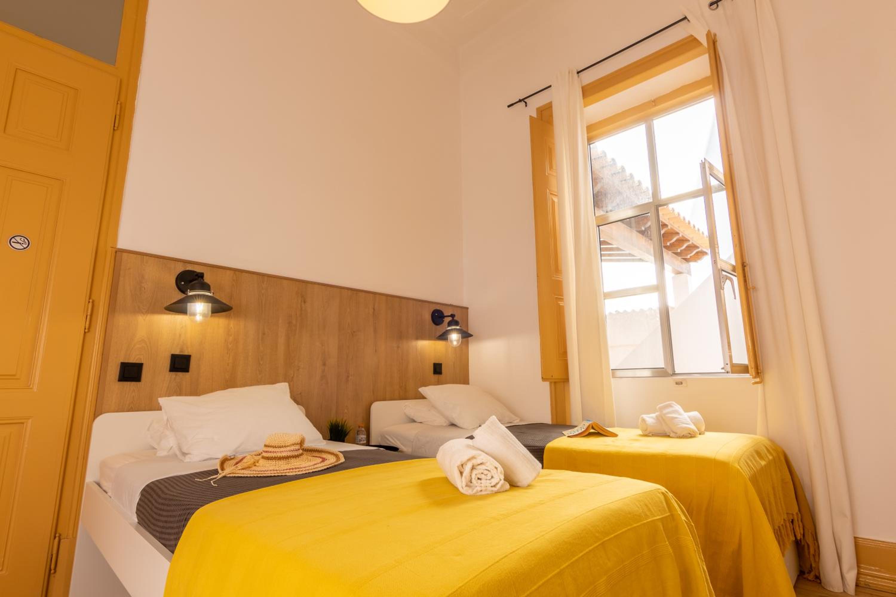 Twin Room - Photo 3