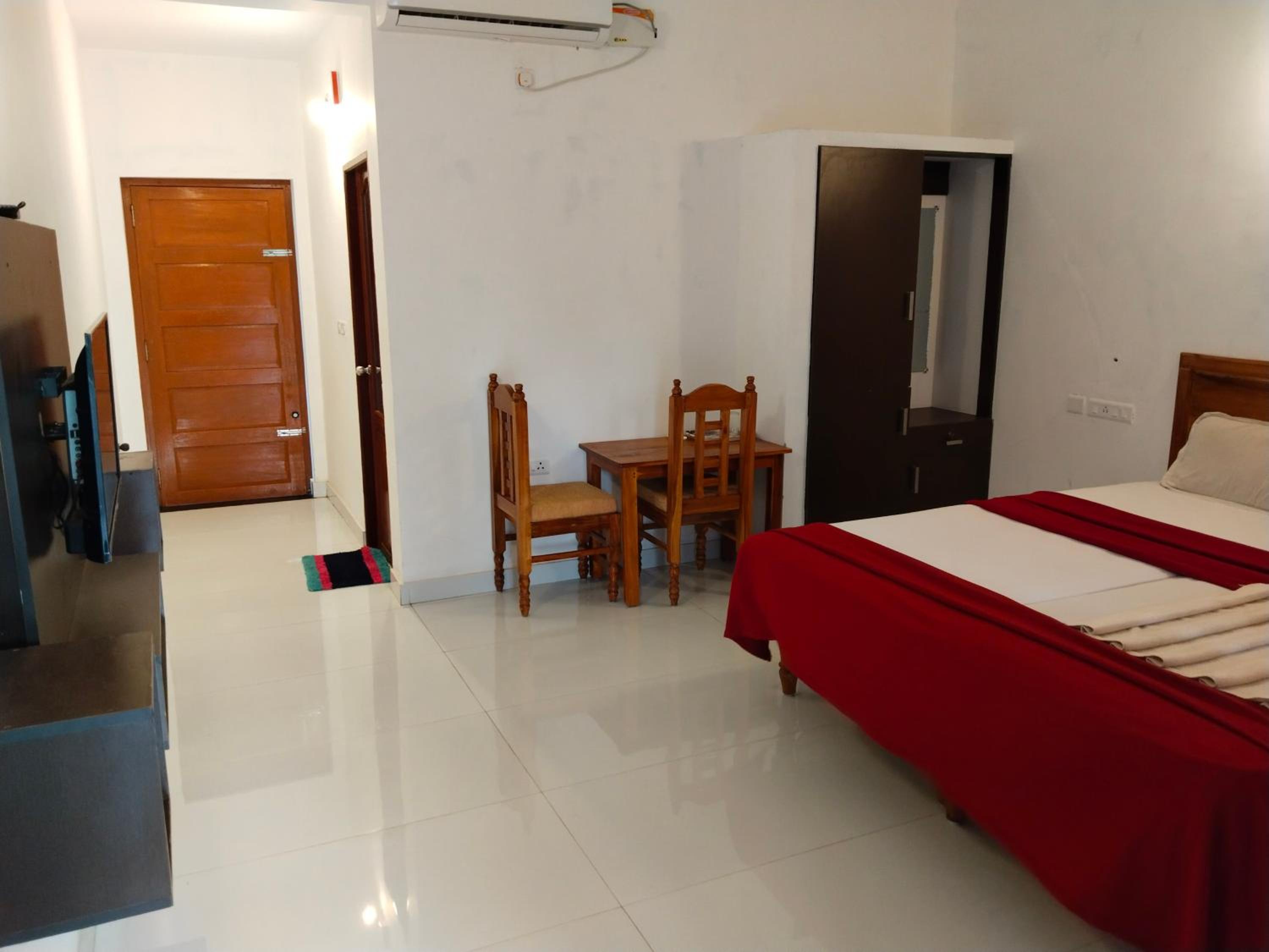 Deluxe Double or Twin Room with Balcony - Photo 2