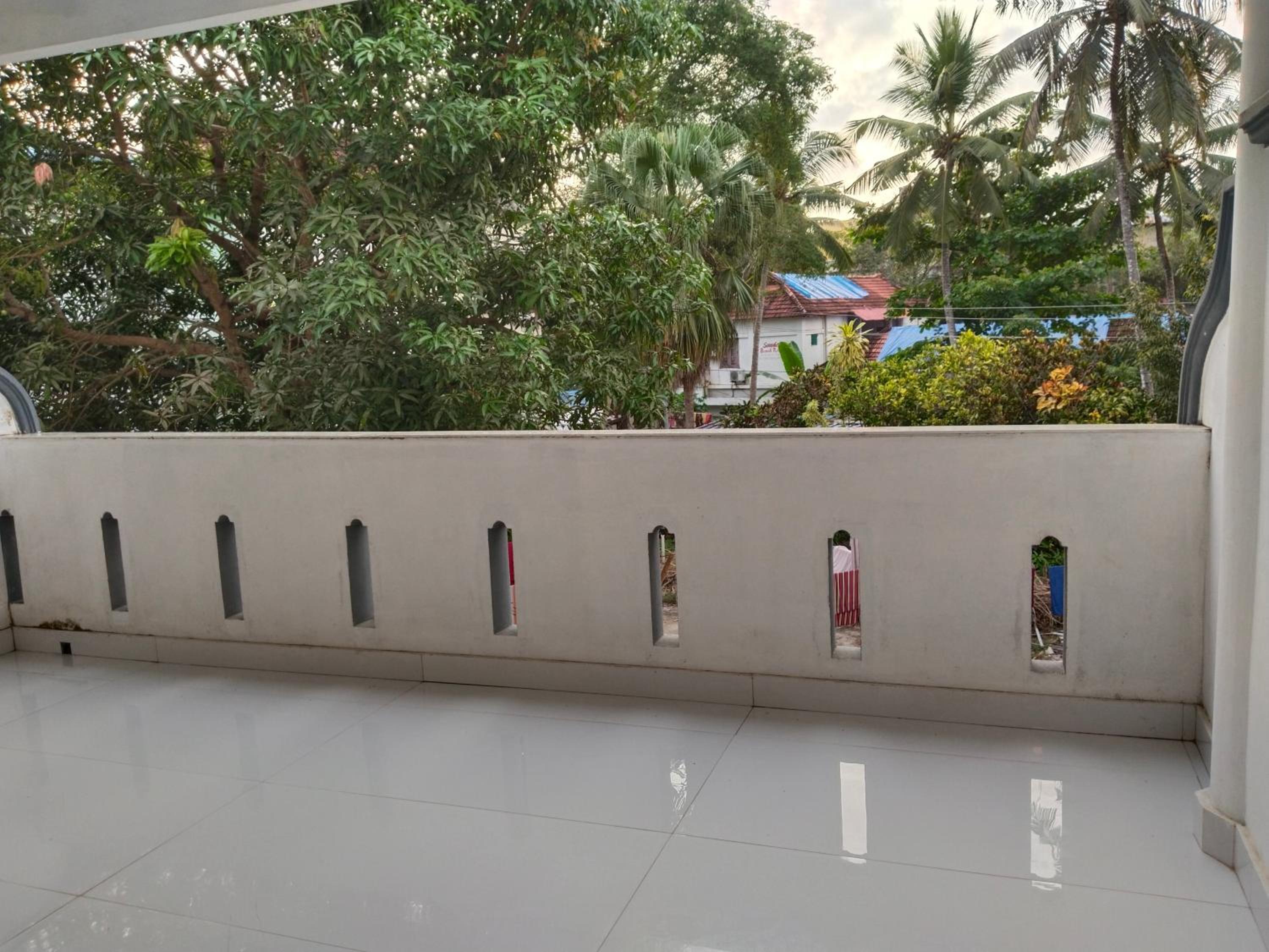 Deluxe Double or Twin Room with Balcony - Photo 5