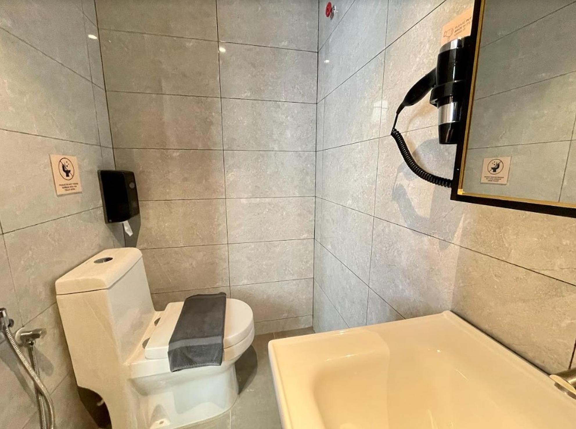Deluxe Quadruple Room - Photo 6
