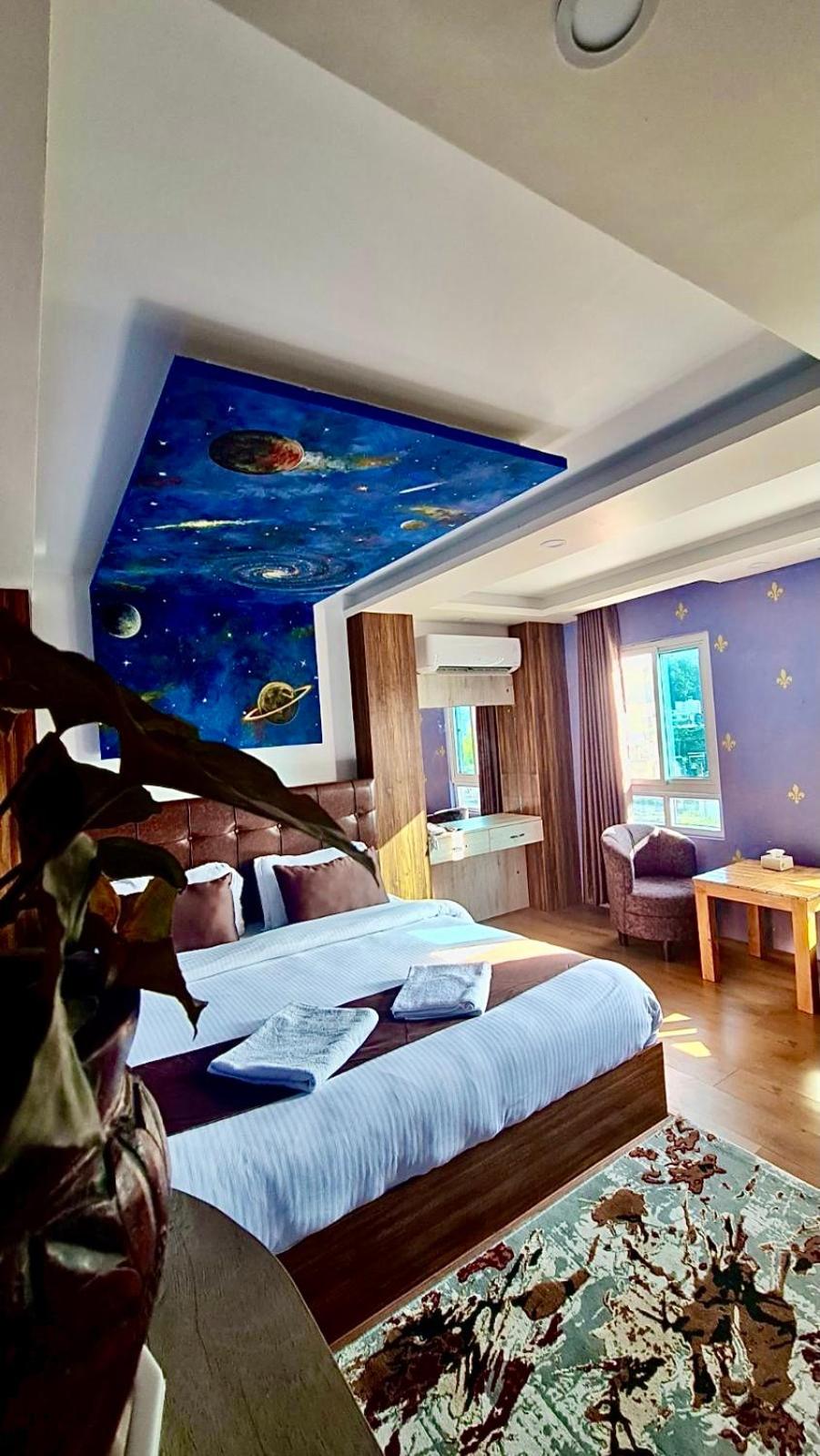 Deluxe King Room