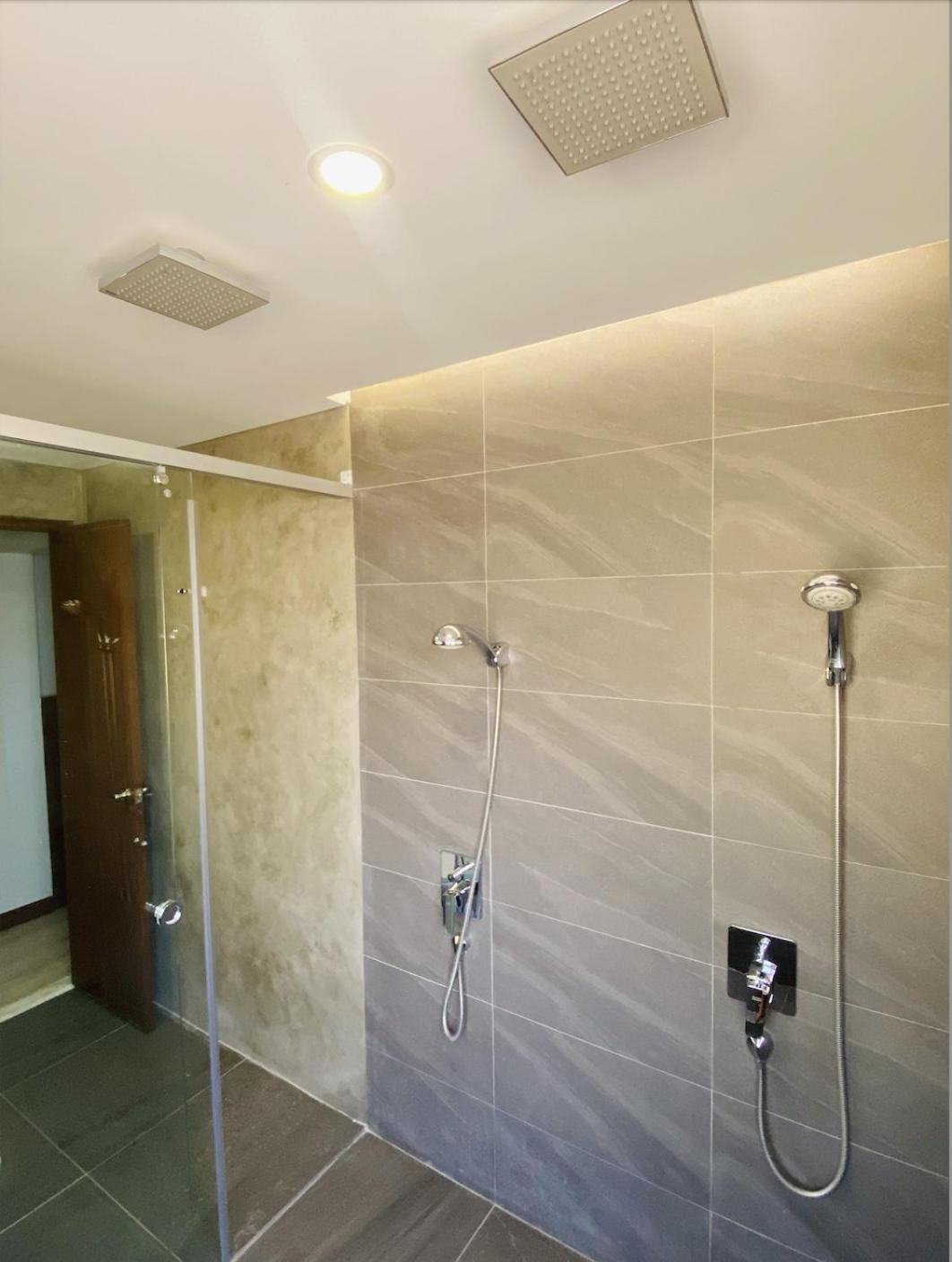 Deluxe King Room photo 2