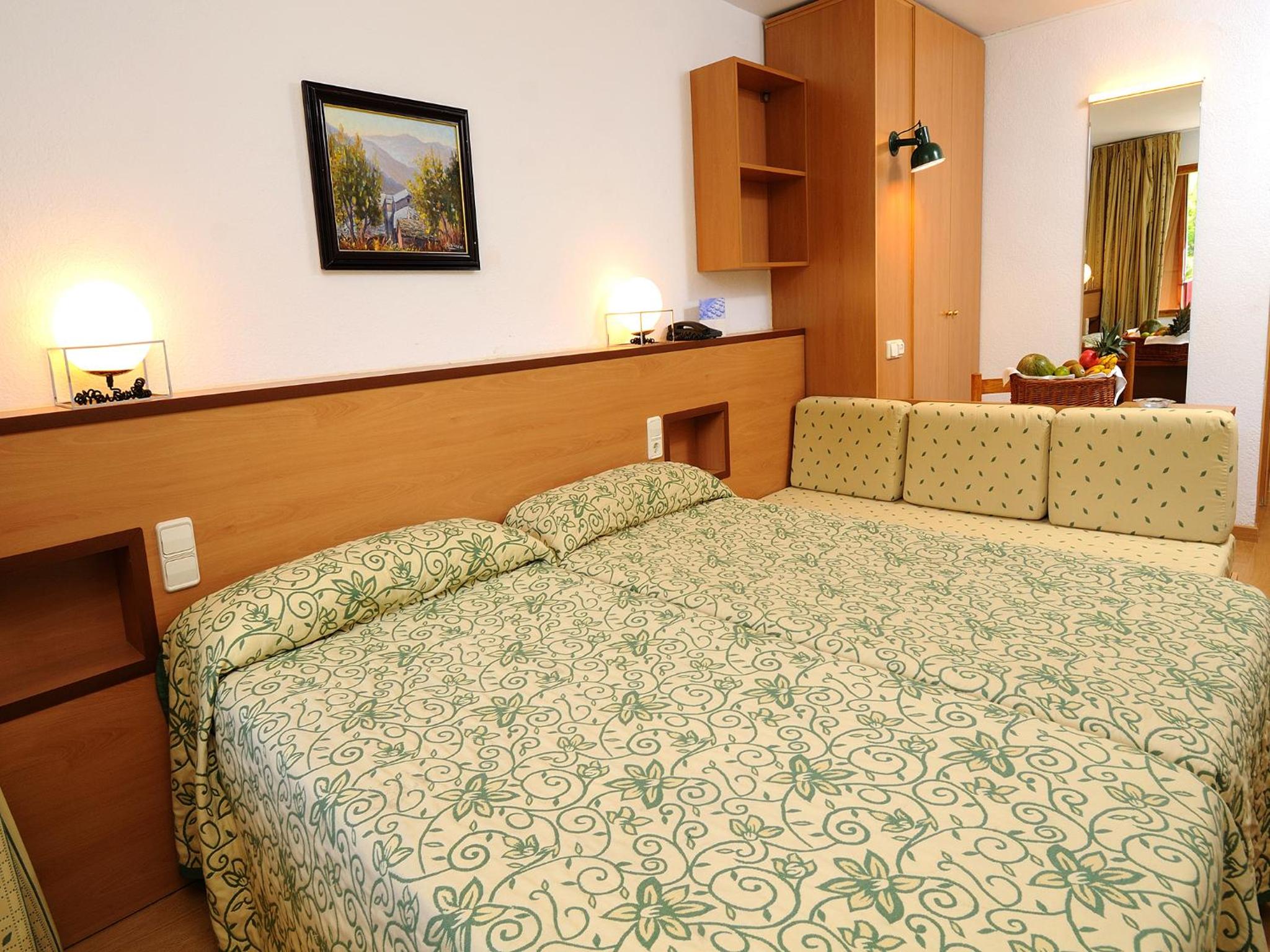 Double or Twin Room - Photo 8