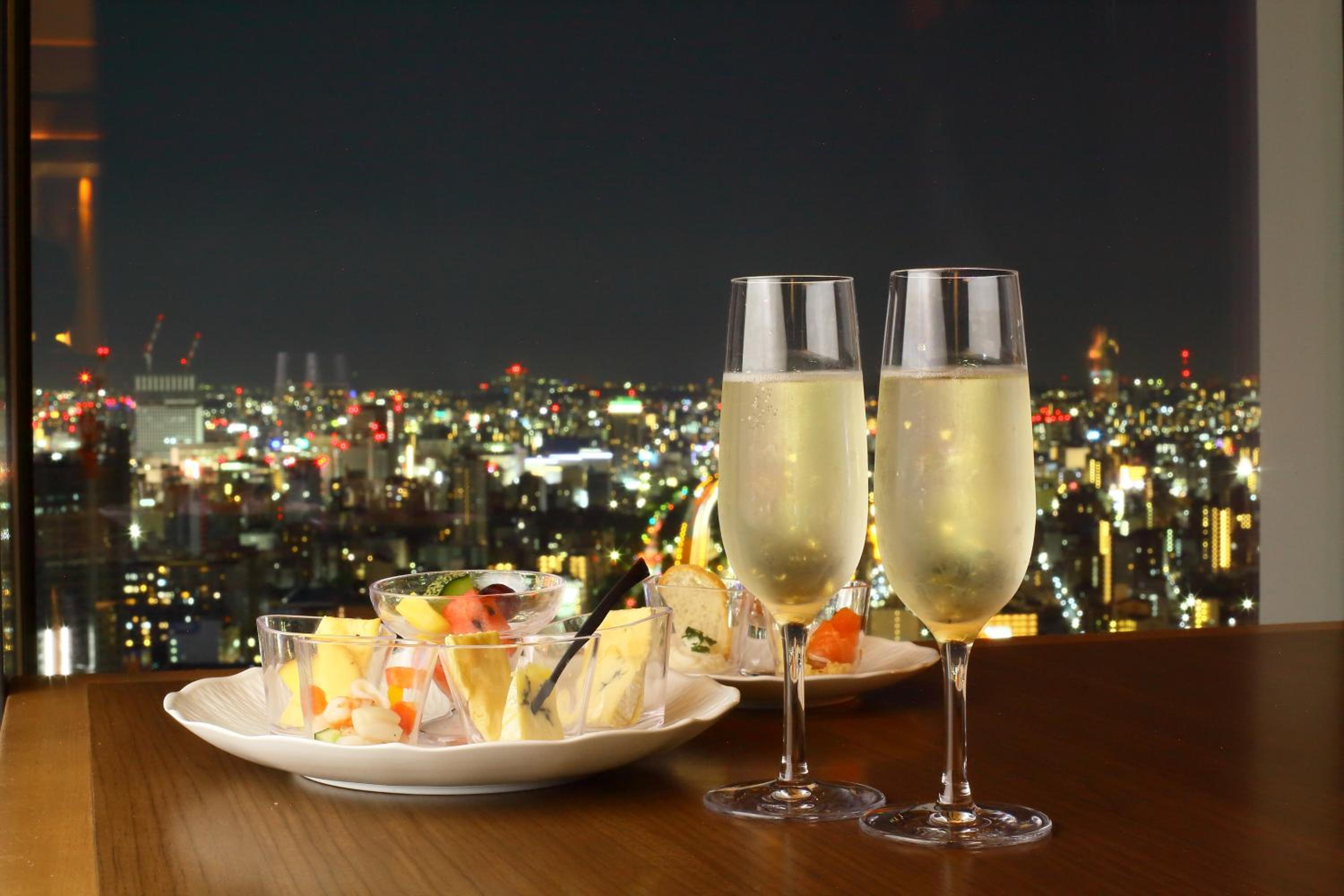 Premium Corner Twin Room with Nagoya Station View &Club Lounge Access photo 3