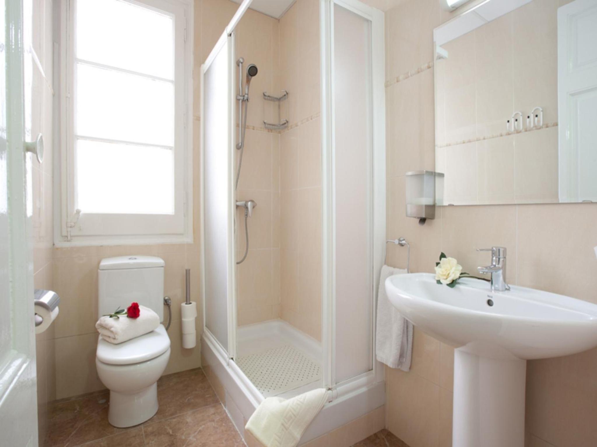 Standard Single Room with Shared Bathroom photo 3