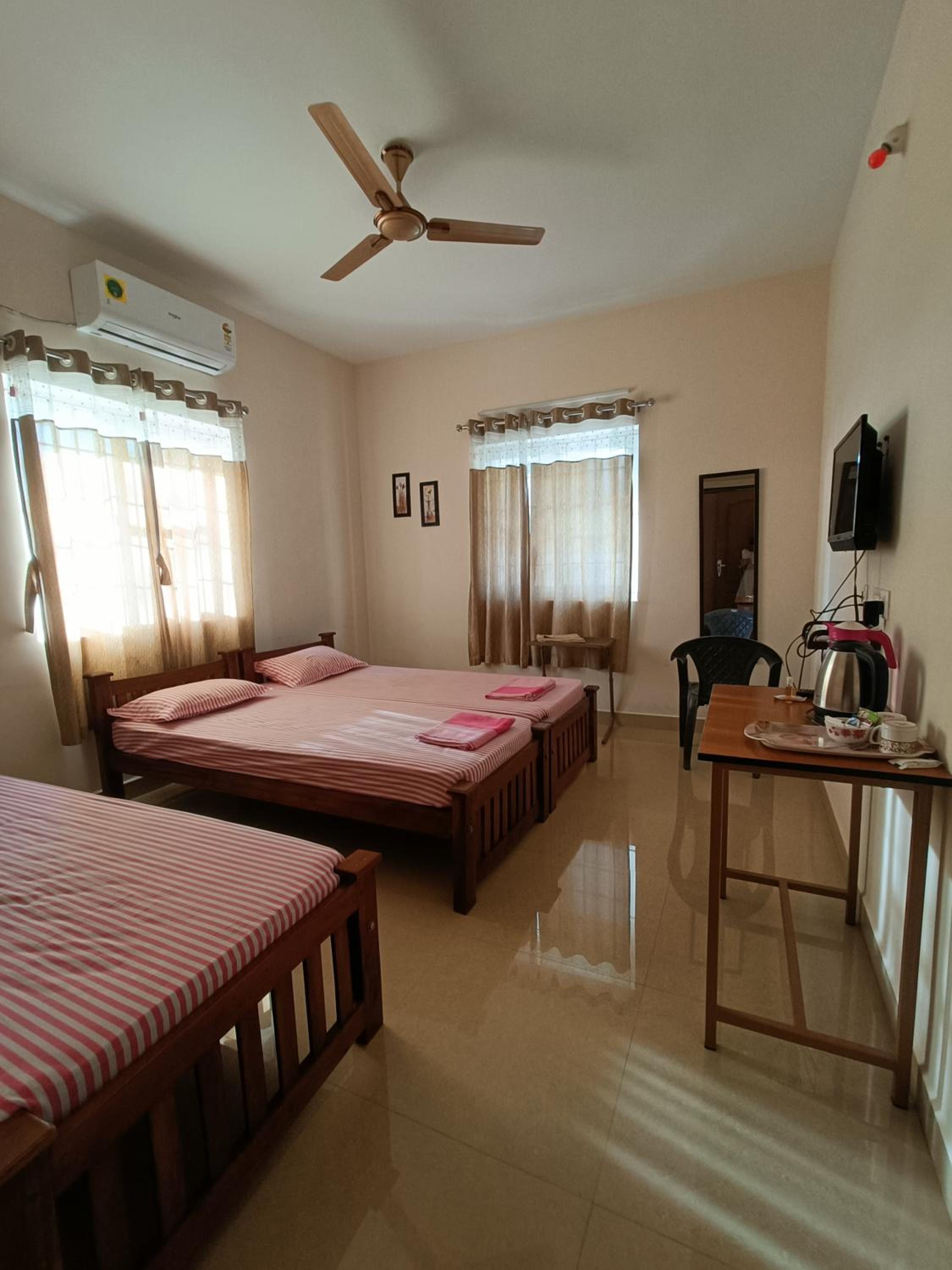 Deluxe Double Room - Photo 9
