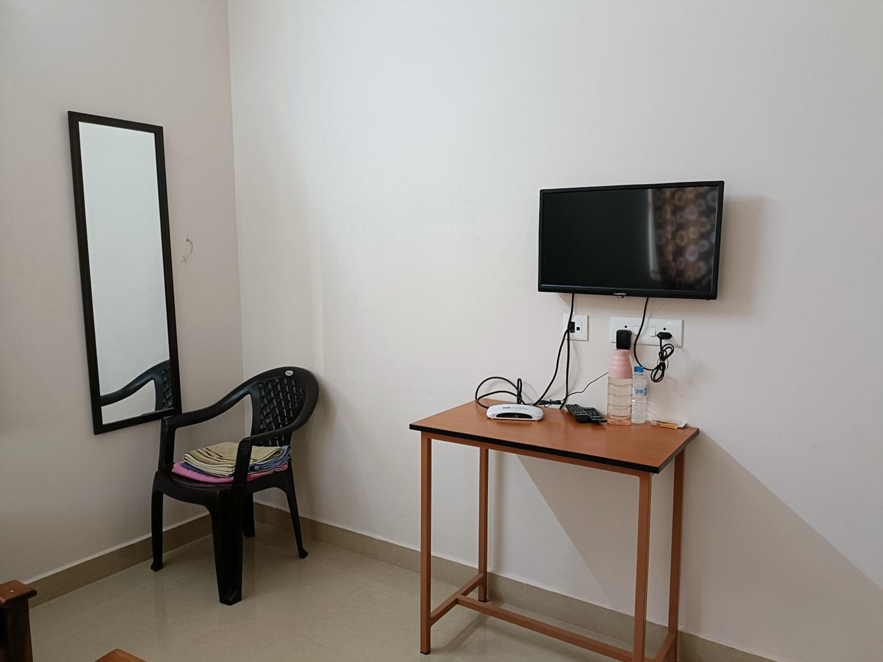 Standard Double Room with Fan - Photo 16