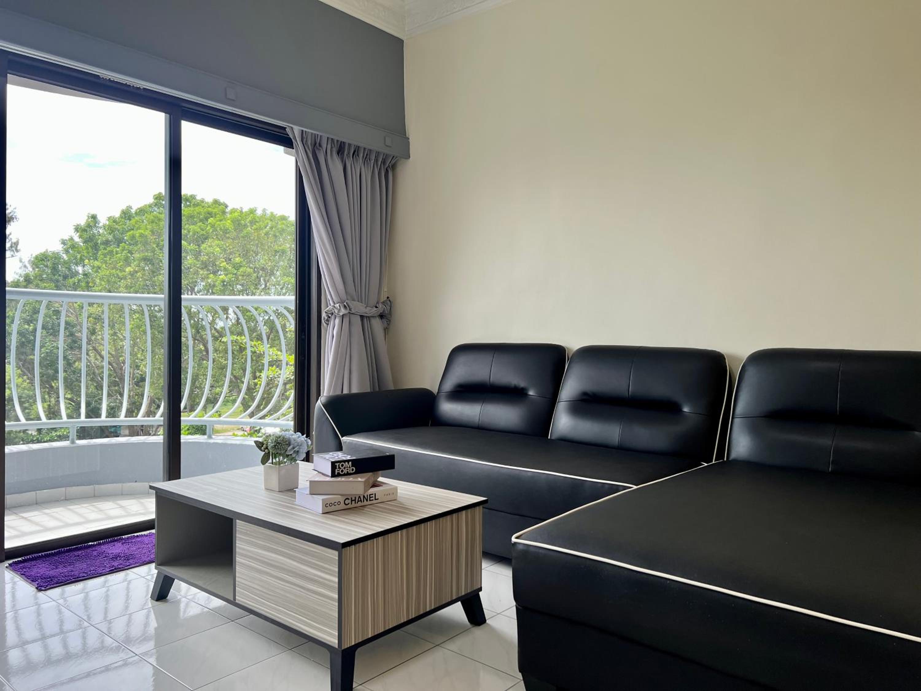 Three-Bedroom Apartment - Photo 10