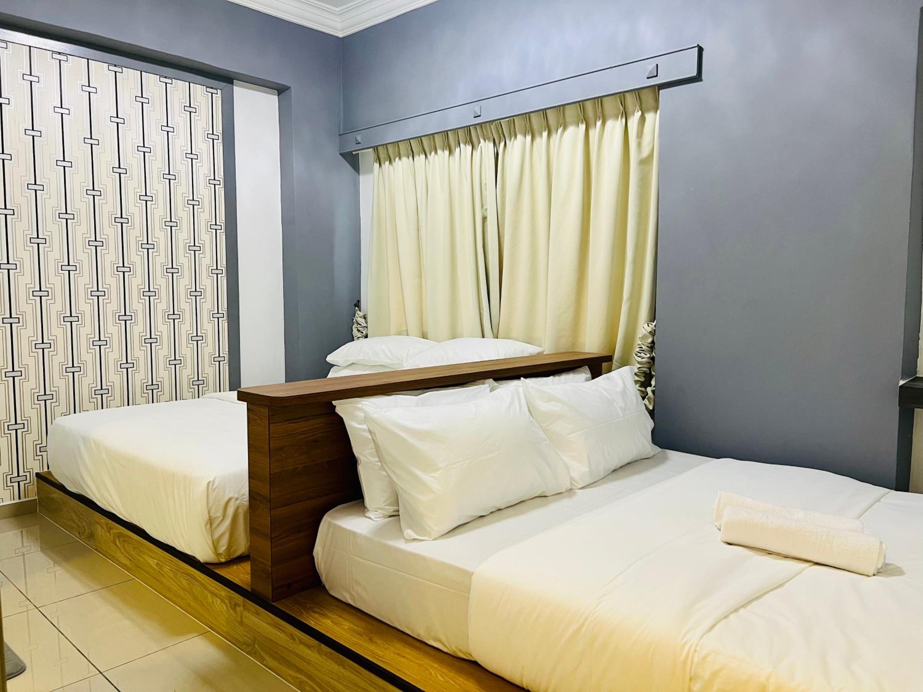 Three-Bedroom Apartment - Photo 16
