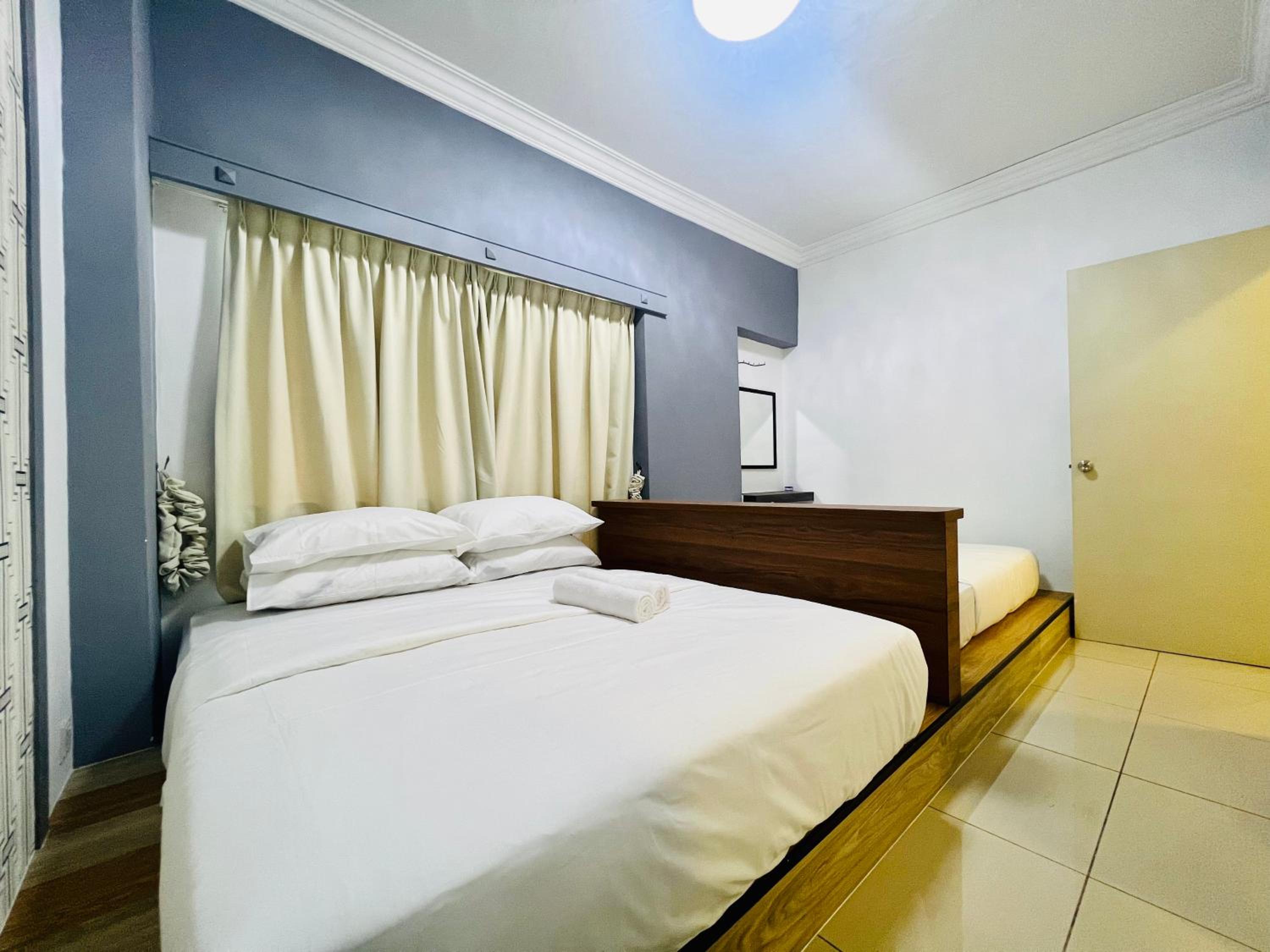Three-Bedroom Apartment - Photo 17
